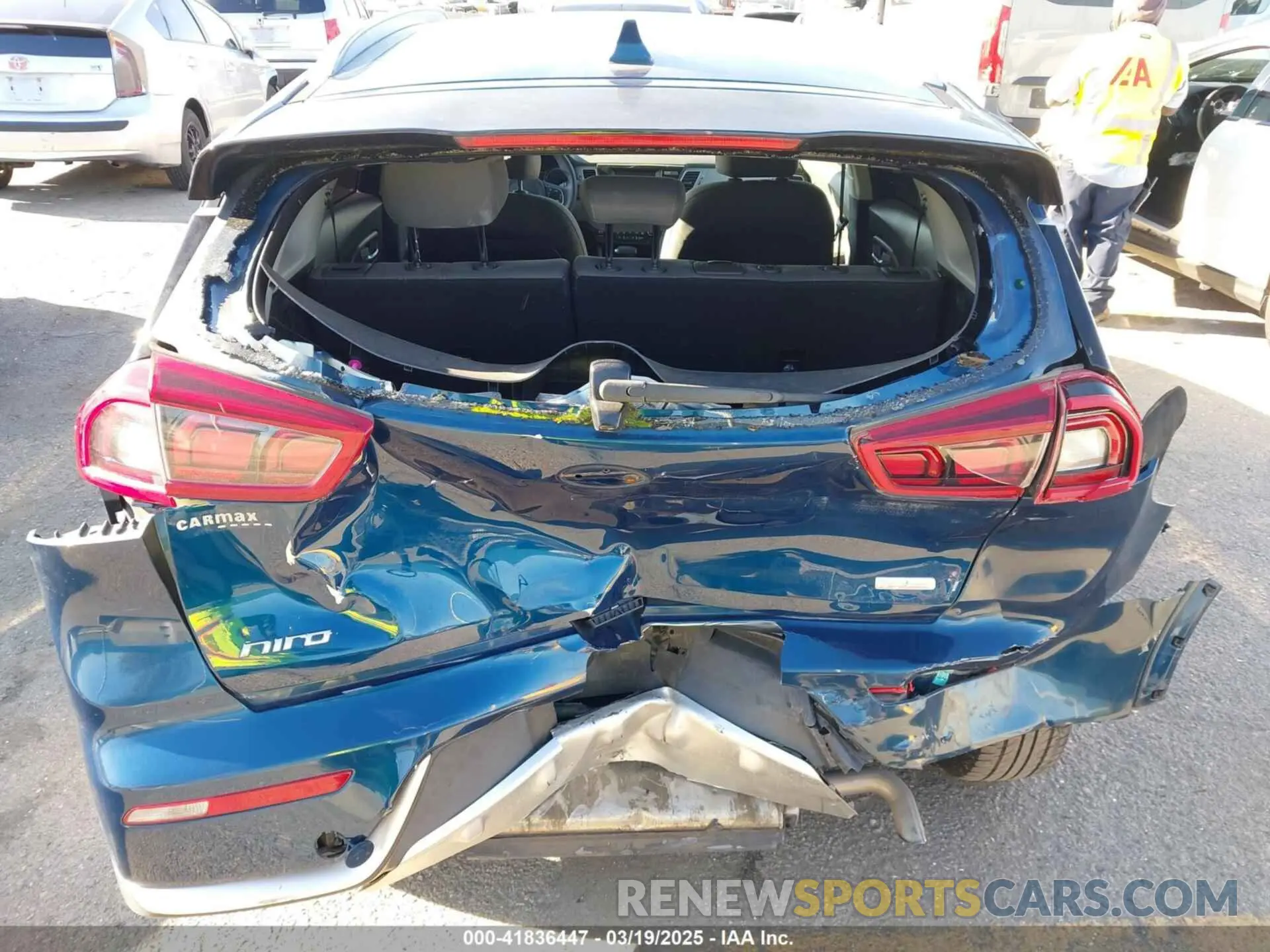 6 Photograph of a damaged car KNDCB3LC8K5336726 KIA NIRO 2019