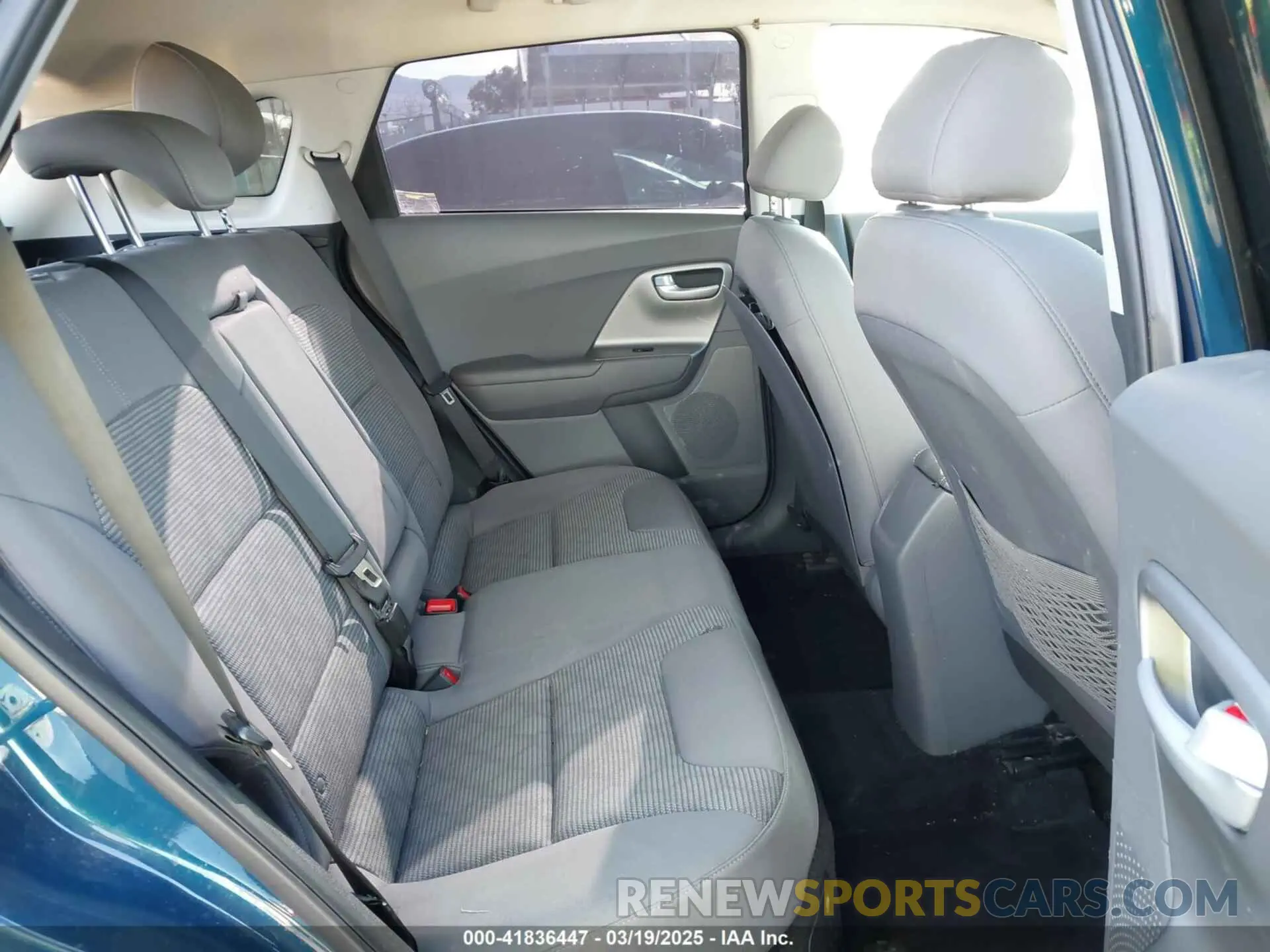 8 Photograph of a damaged car KNDCB3LC8K5336726 KIA NIRO 2019