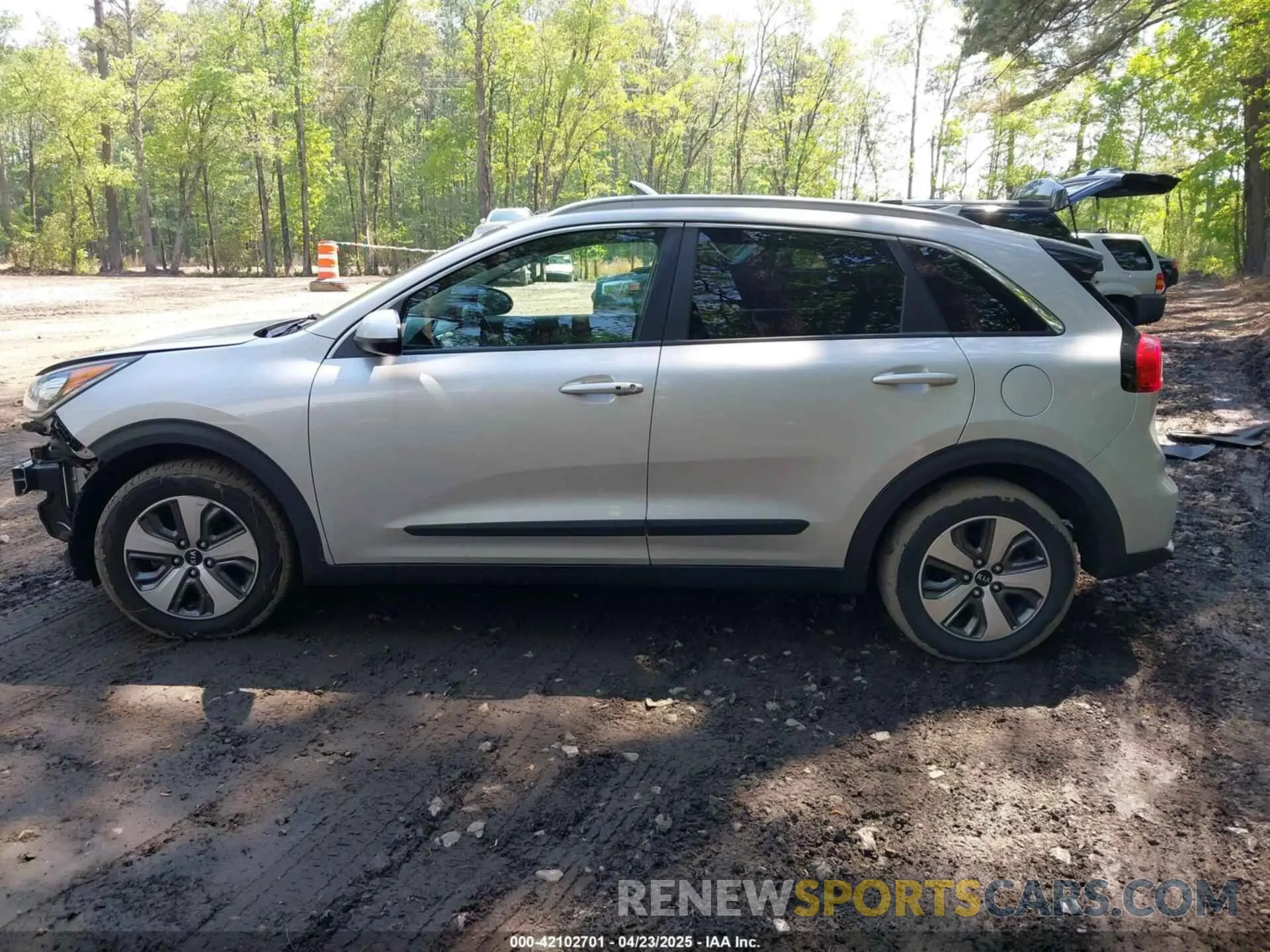 14 Photograph of a damaged car KNDCB3LC9K5217129 KIA NIRO 2019