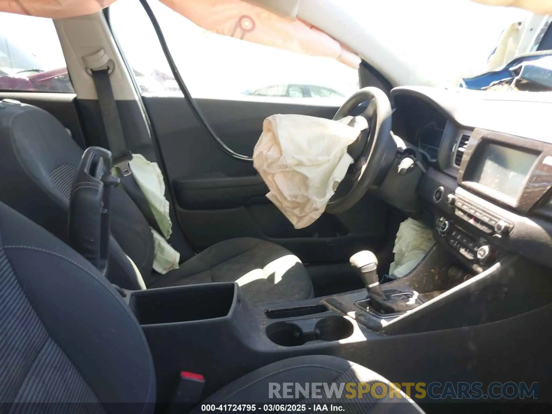 5 Photograph of a damaged car KNDCB3LCXK5257171 KIA NIRO 2019