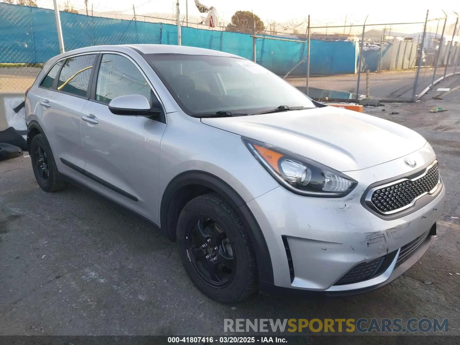 1 Photograph of a damaged car KNDCB3LCXK5257624 KIA NIRO 2019
