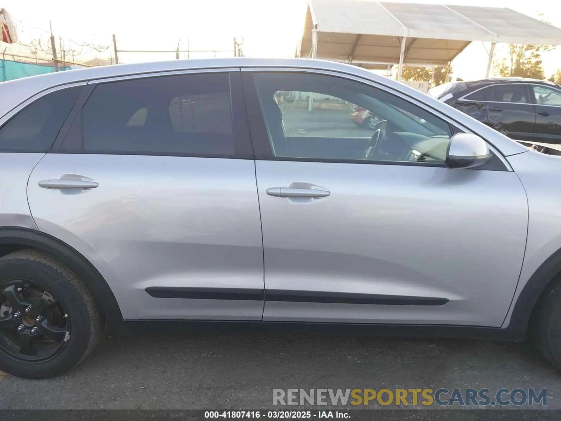 14 Photograph of a damaged car KNDCB3LCXK5257624 KIA NIRO 2019