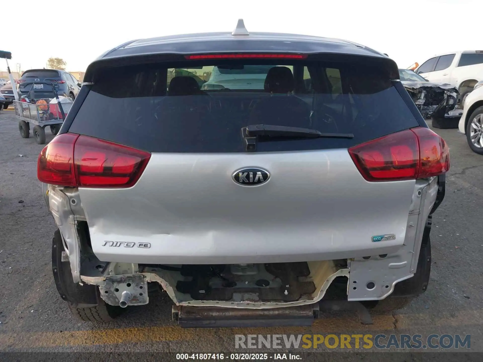17 Photograph of a damaged car KNDCB3LCXK5257624 KIA NIRO 2019