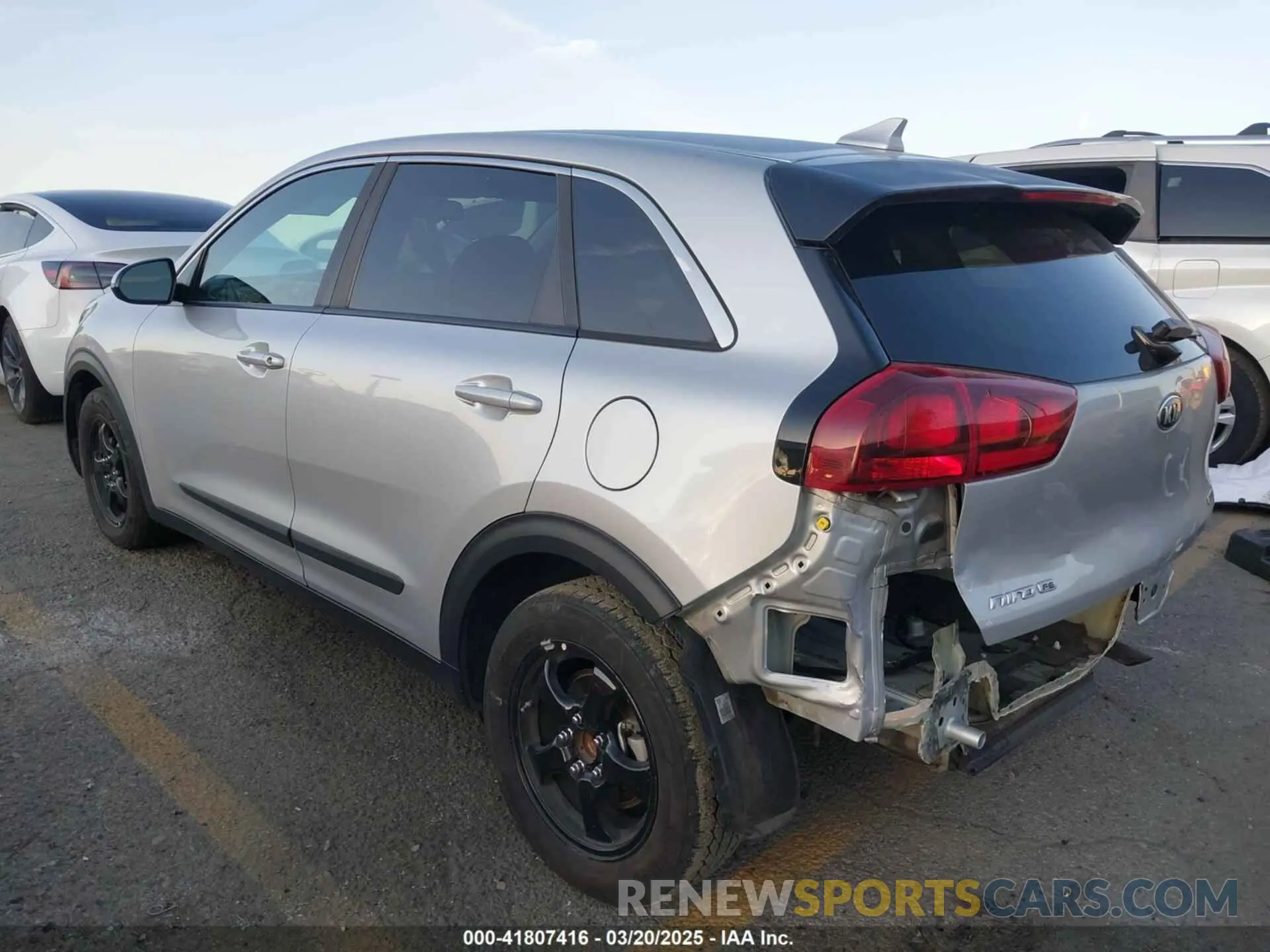 3 Photograph of a damaged car KNDCB3LCXK5257624 KIA NIRO 2019