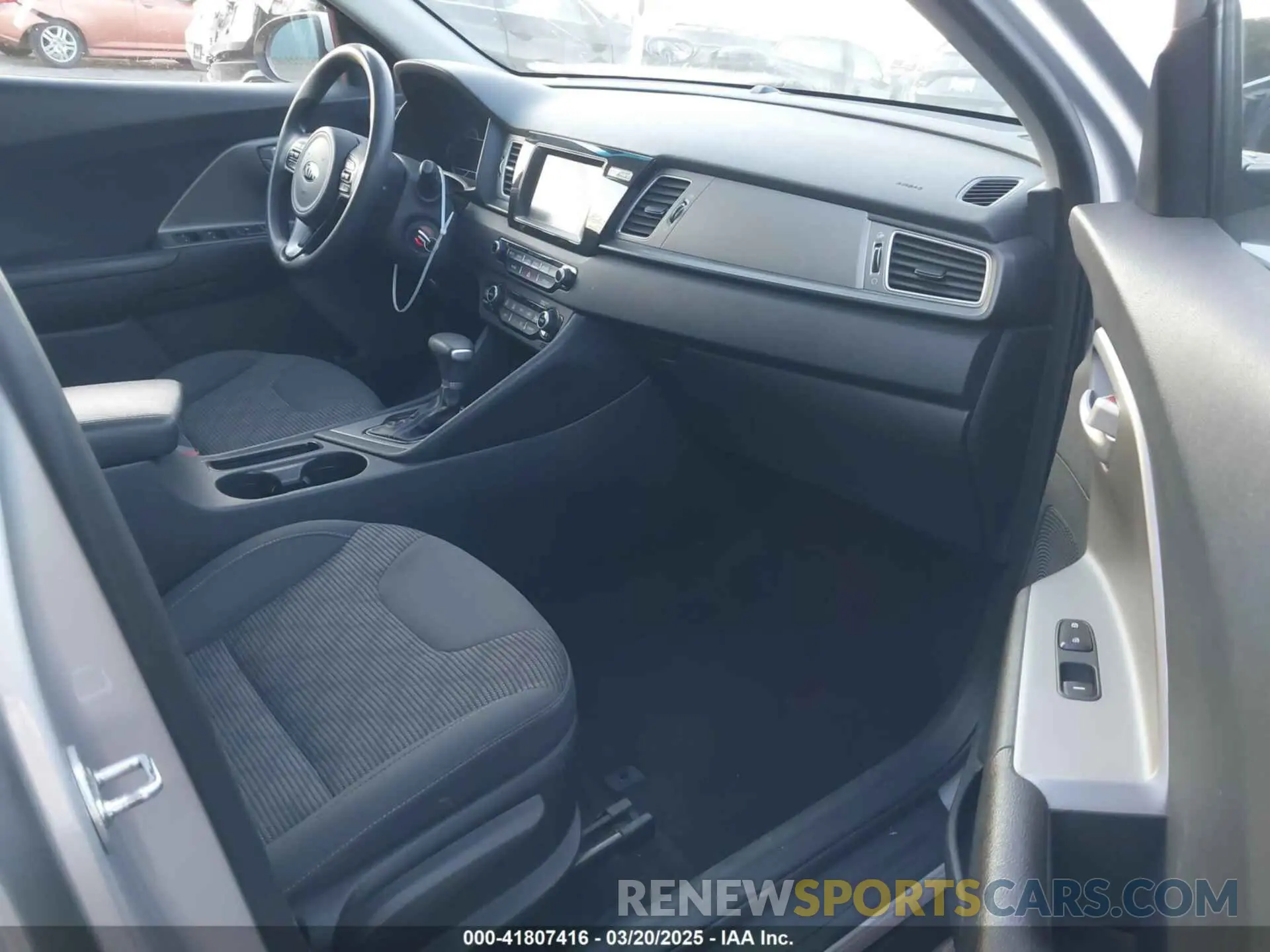 5 Photograph of a damaged car KNDCB3LCXK5257624 KIA NIRO 2019