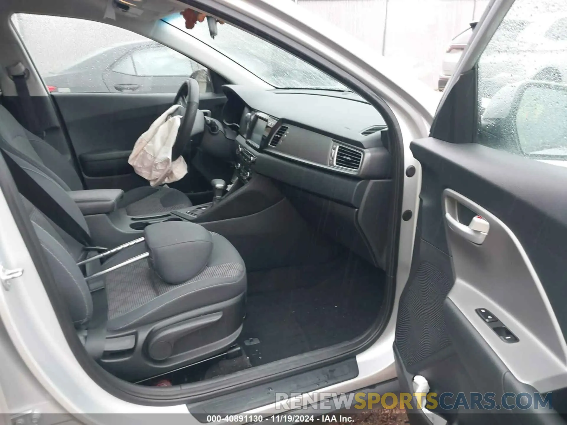 5 Photograph of a damaged car KNDCB3LCXK5349252 KIA NIRO 2019