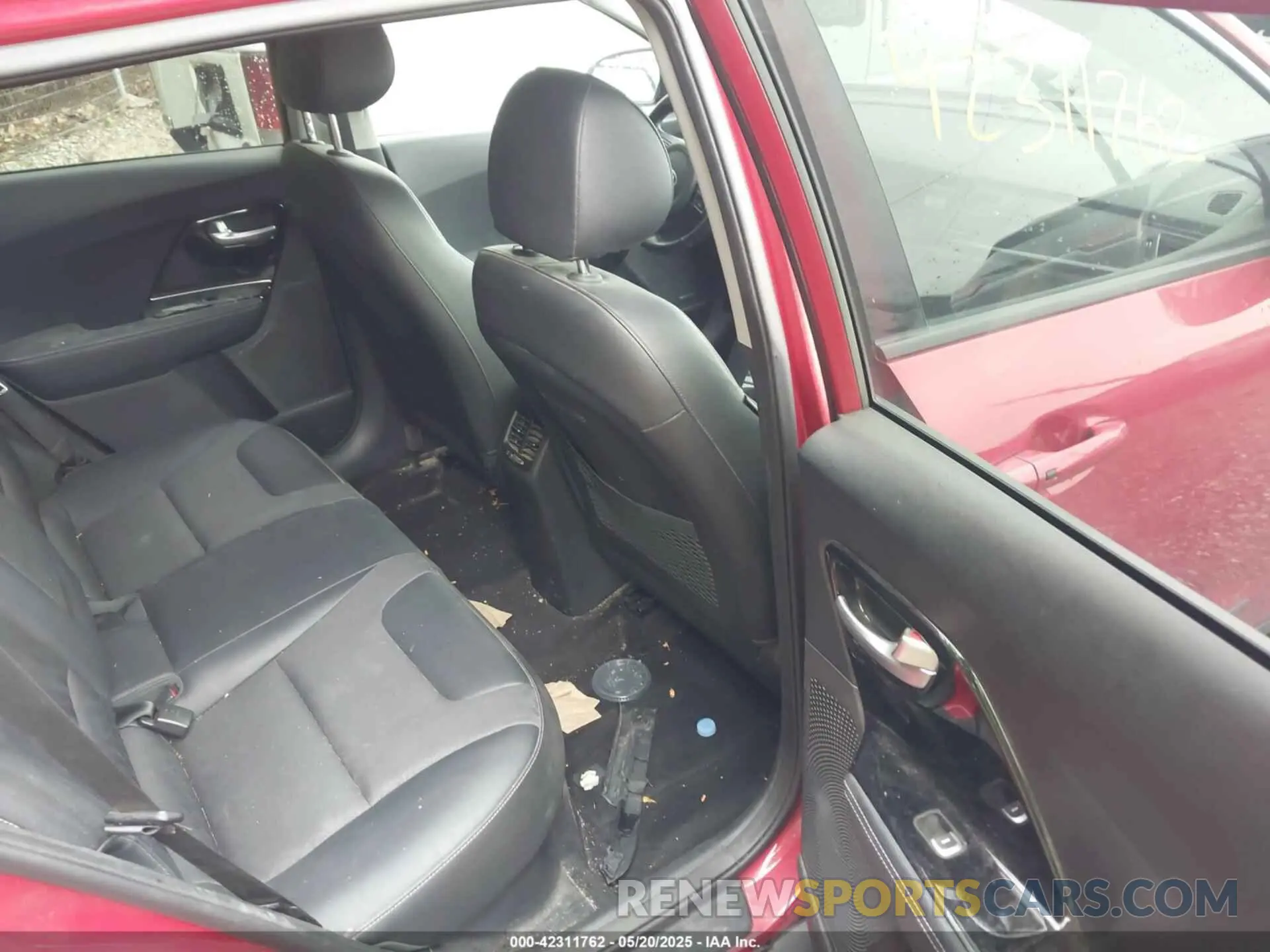 8 Photograph of a damaged car KNDCC3LC1K5262689 KIA NIRO 2019