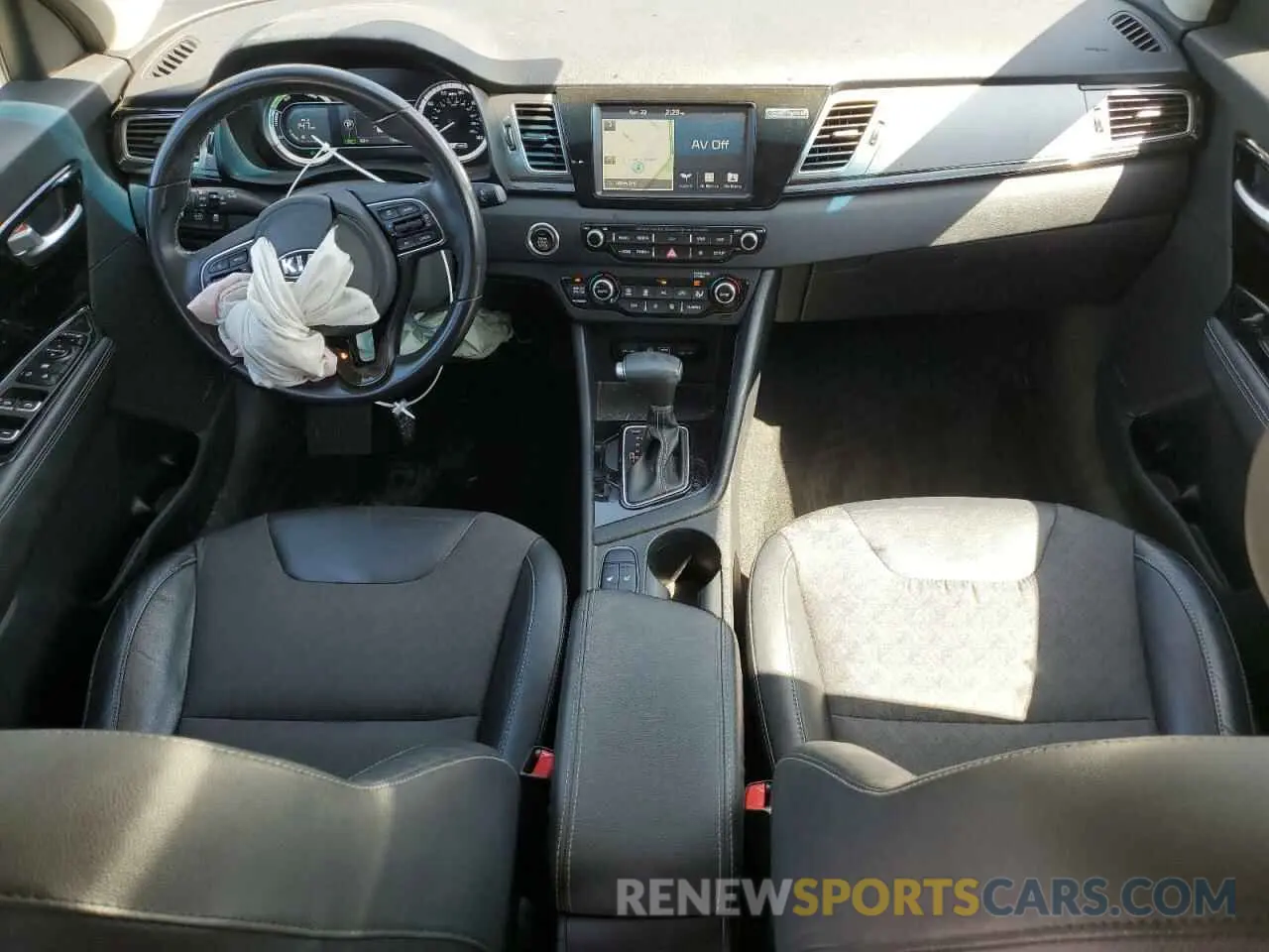 8 Photograph of a damaged car KNDCC3LC2K5223349 KIA NIRO 2019