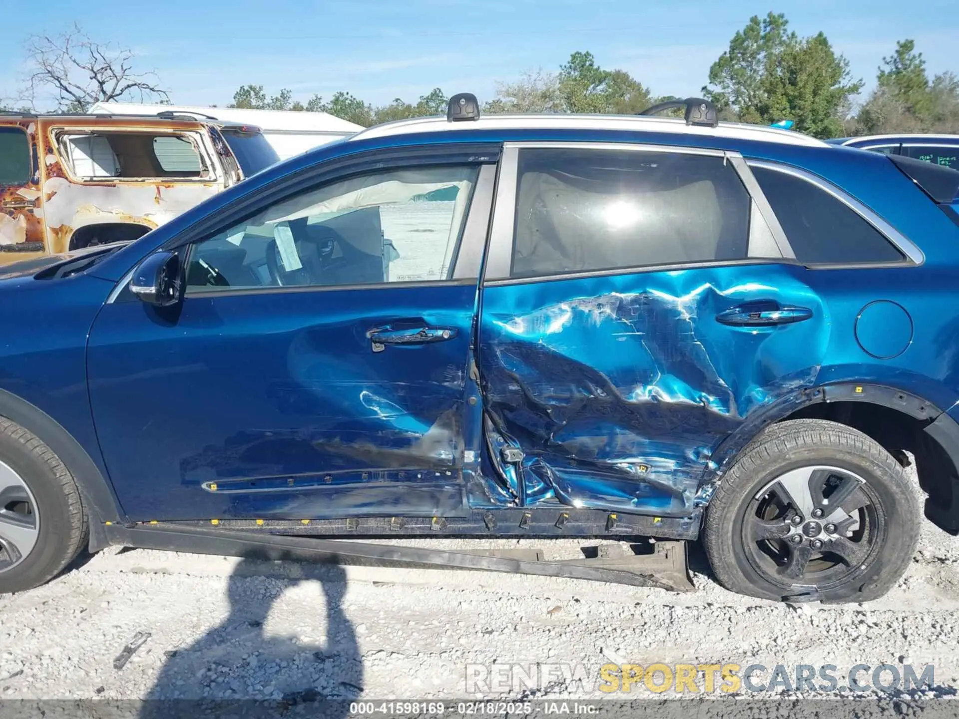 6 Photograph of a damaged car KNDCC3LC2K5265519 KIA NIRO 2019