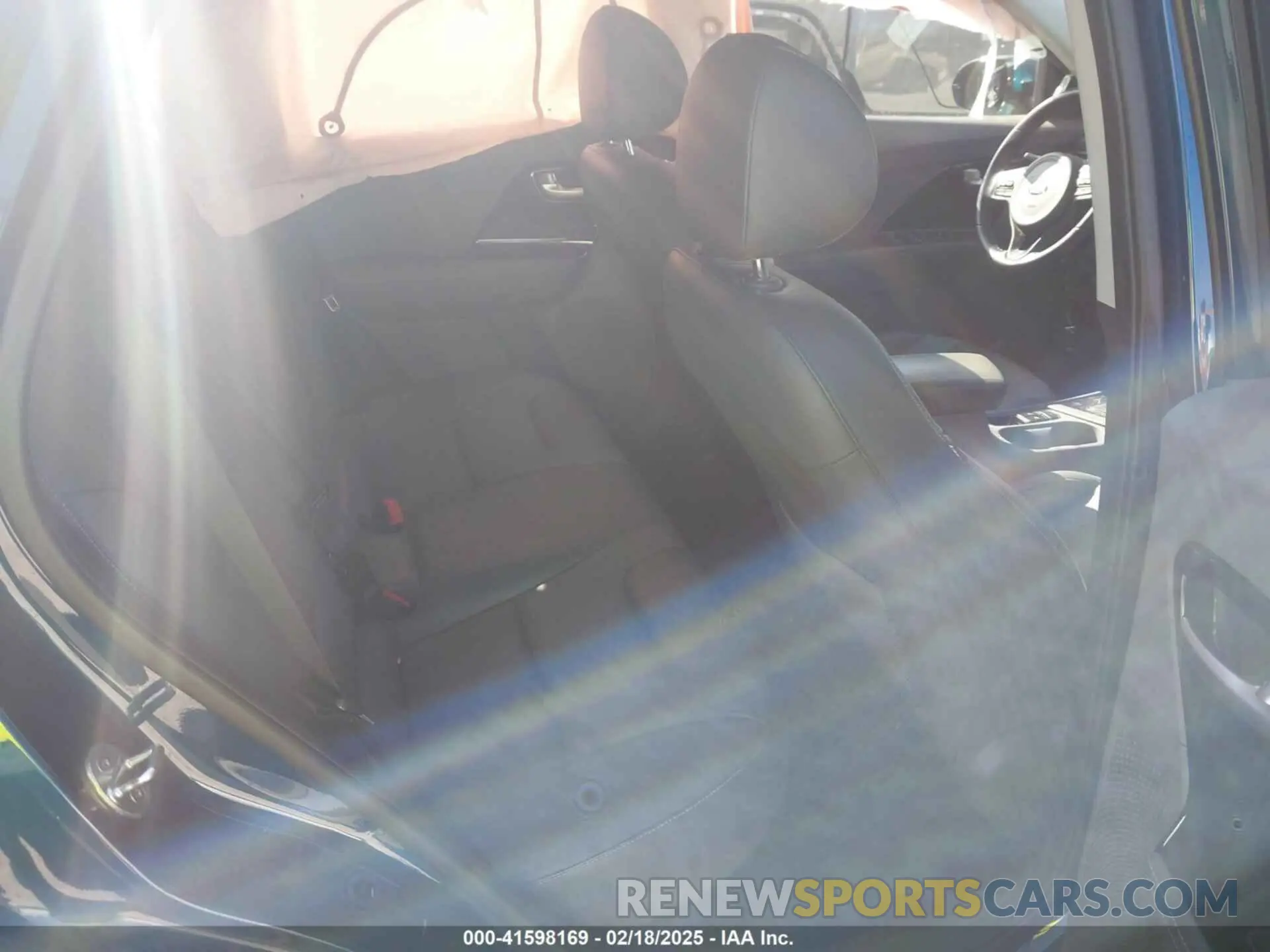 8 Photograph of a damaged car KNDCC3LC2K5265519 KIA NIRO 2019