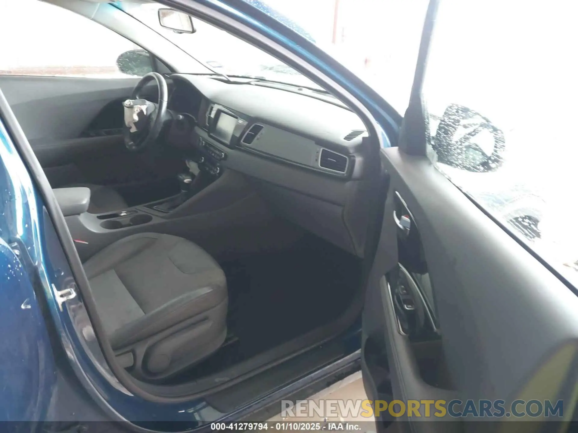 5 Photograph of a damaged car KNDCC3LC3K5275931 KIA NIRO 2019