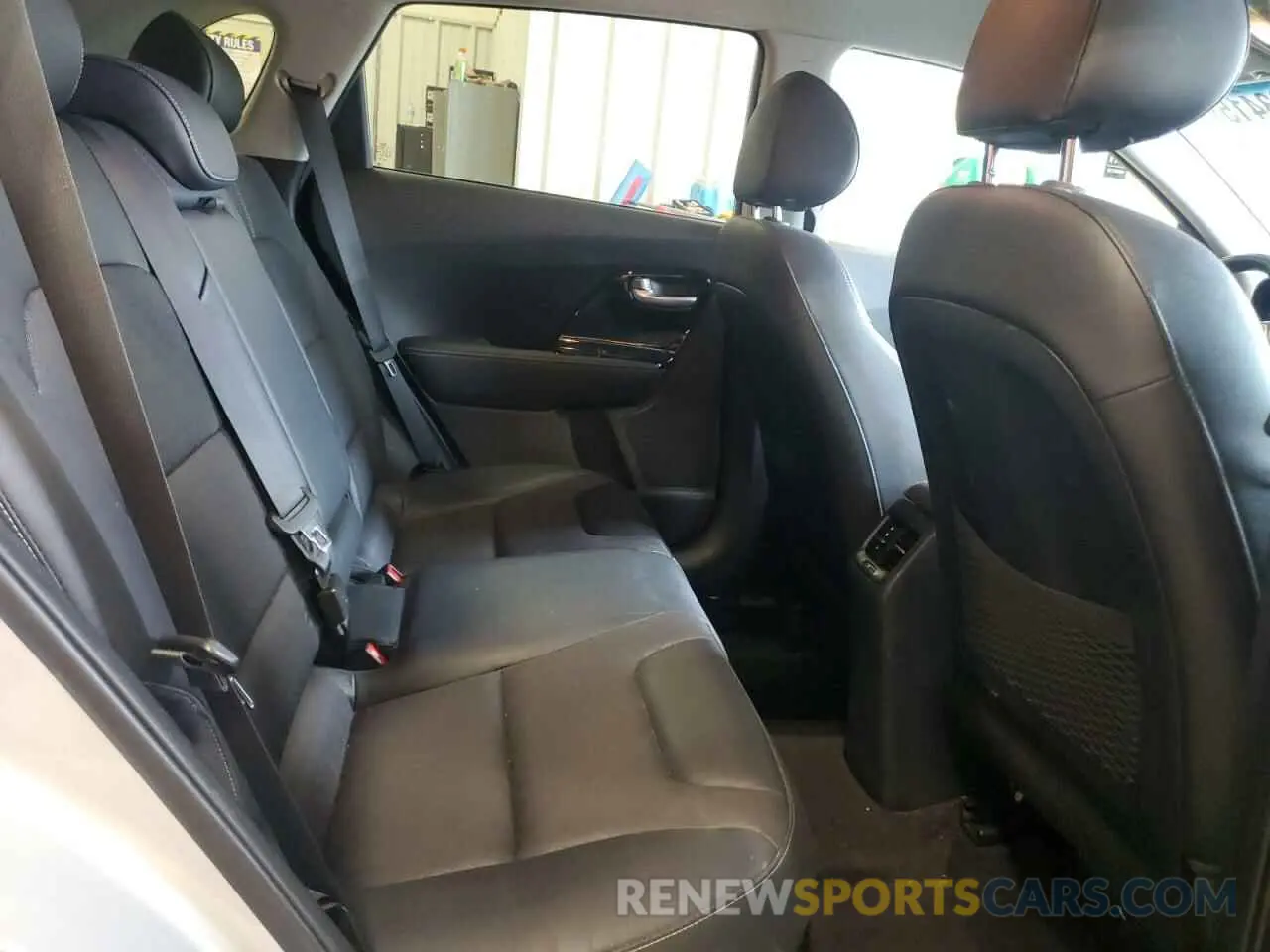 11 Photograph of a damaged car KNDCC3LC4K5223661 KIA NIRO 2019