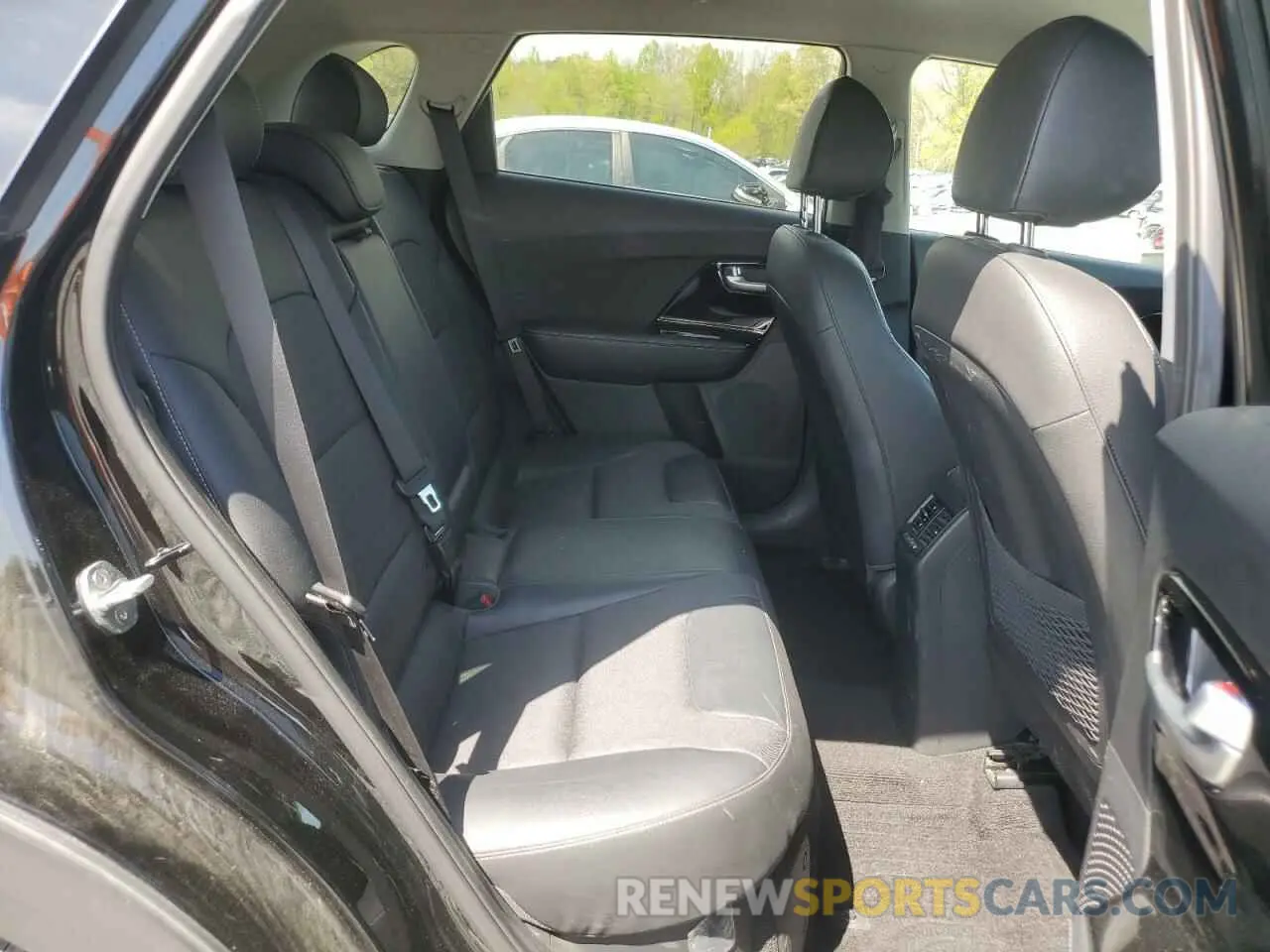 11 Photograph of a damaged car KNDCC3LC7K5251812 KIA NIRO 2019