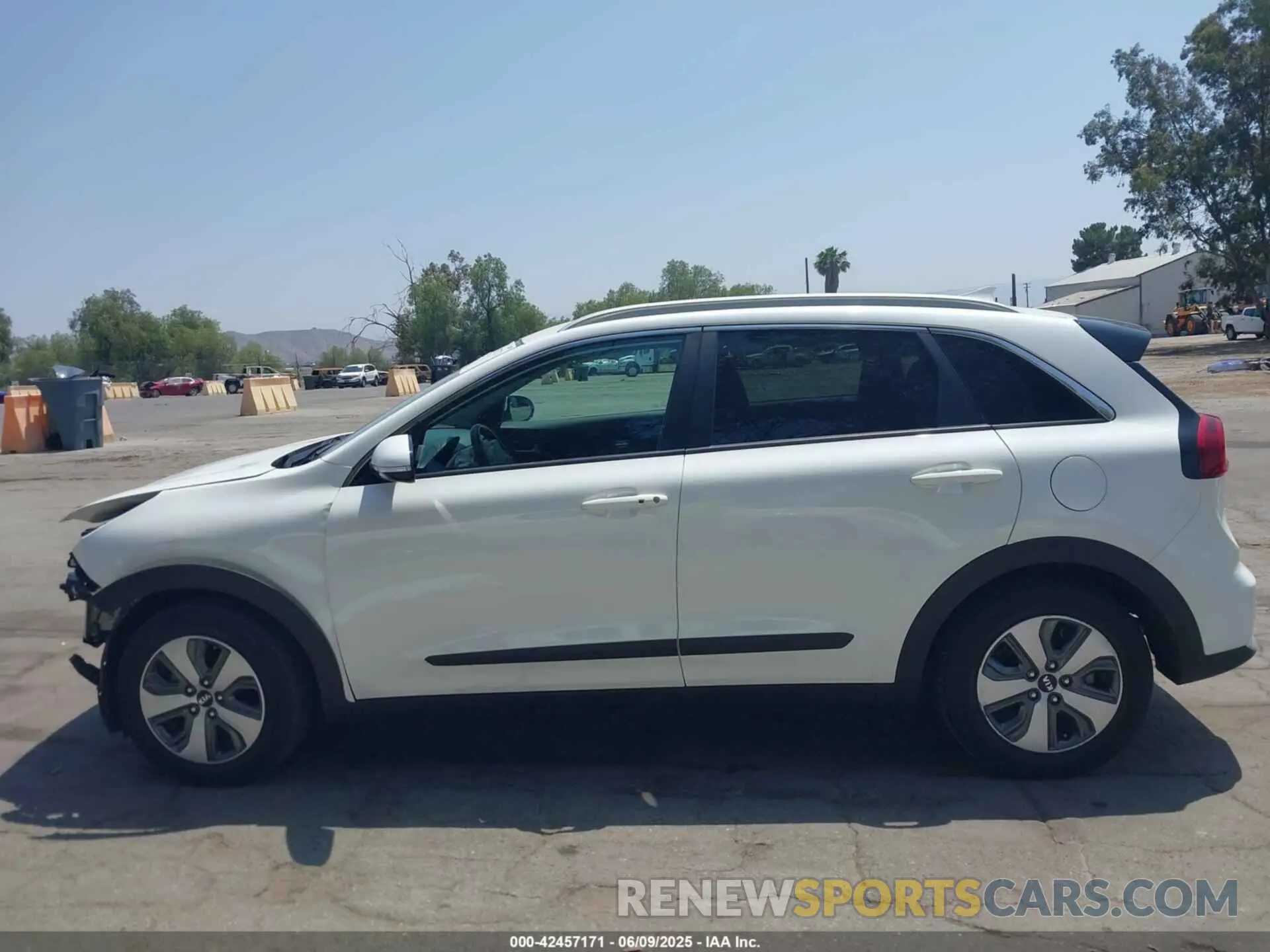 15 Photograph of a damaged car KNDCC3LC7K5338240 KIA NIRO 2019