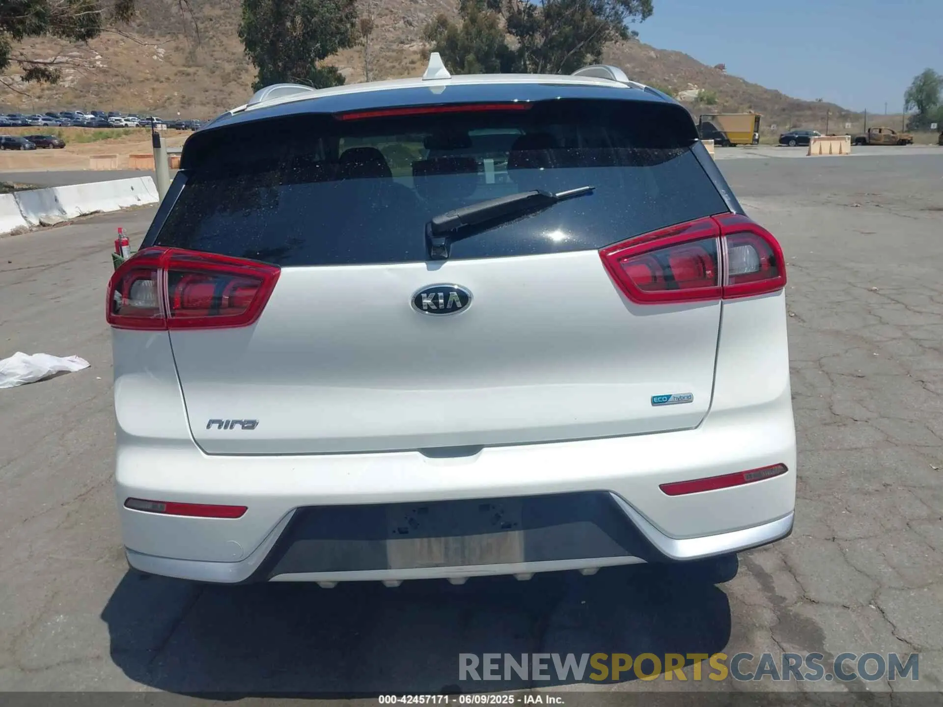 17 Photograph of a damaged car KNDCC3LC7K5338240 KIA NIRO 2019