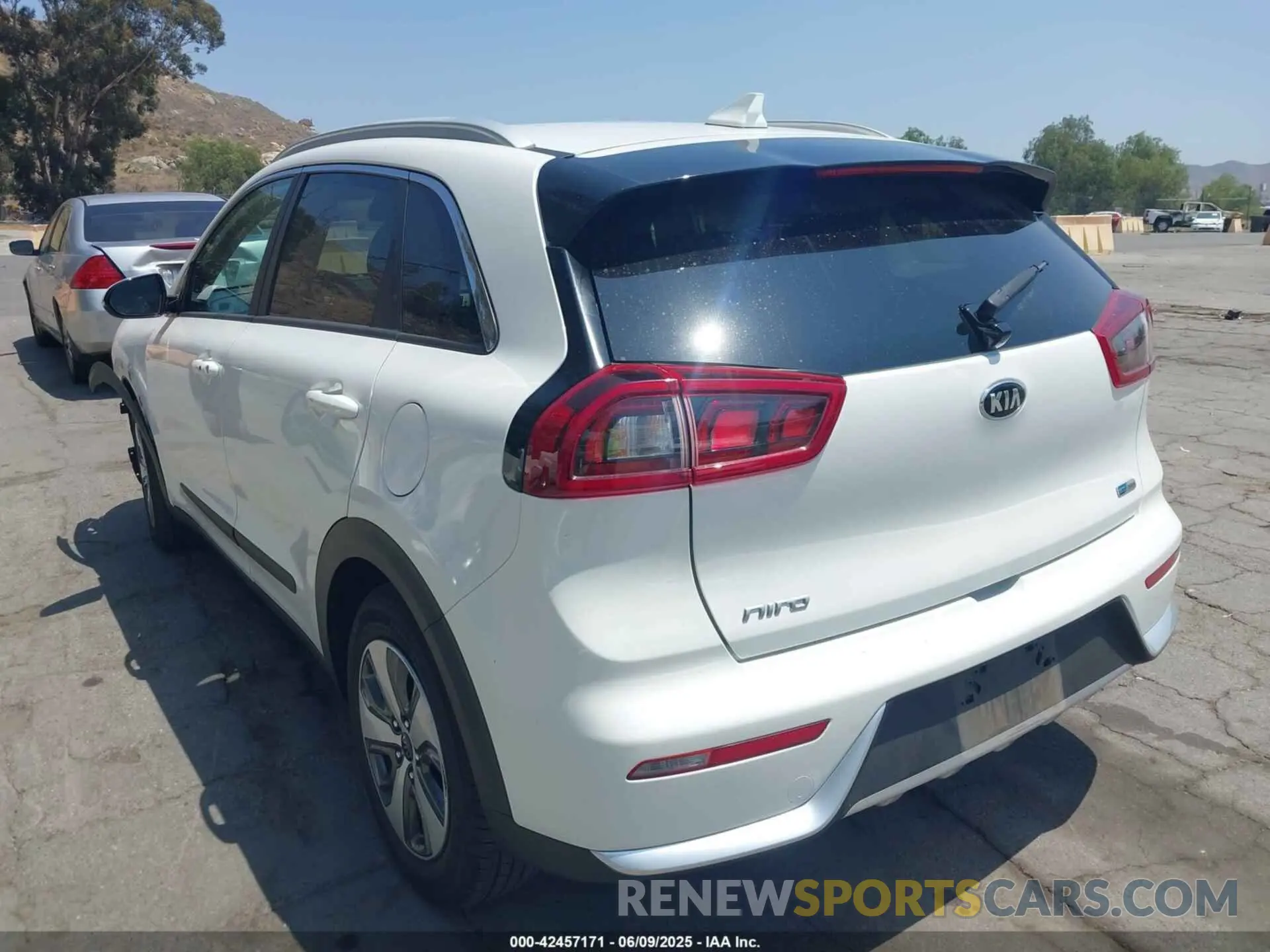 3 Photograph of a damaged car KNDCC3LC7K5338240 KIA NIRO 2019