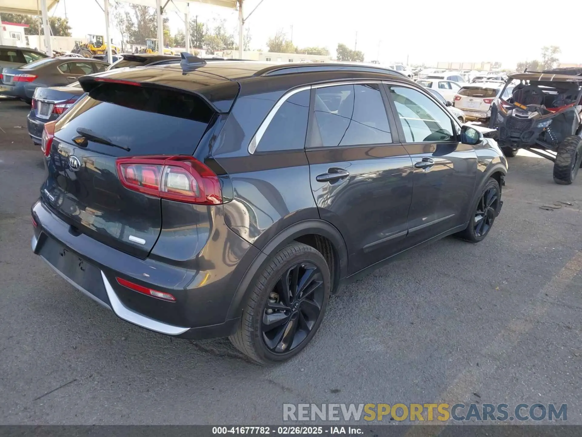 4 Photograph of a damaged car KNDCC3LC8K5264830 KIA NIRO 2019