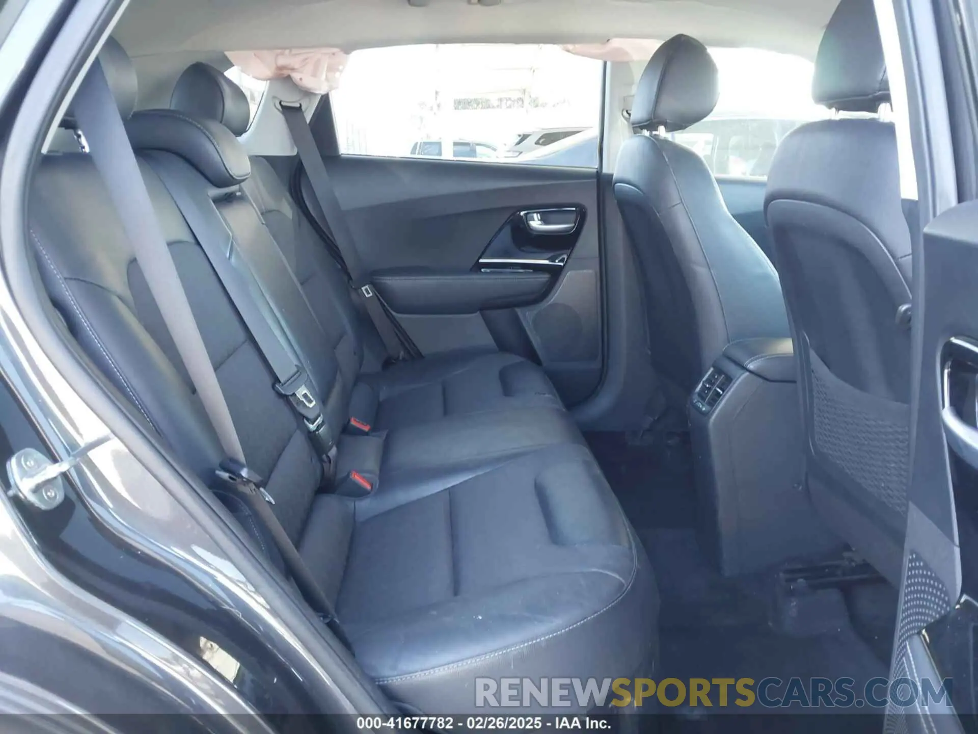 8 Photograph of a damaged car KNDCC3LC8K5264830 KIA NIRO 2019