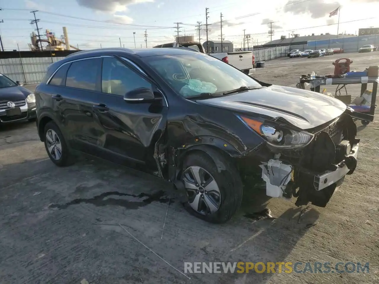 4 Photograph of a damaged car KNDCC3LCXK5350432 KIA NIRO 2019