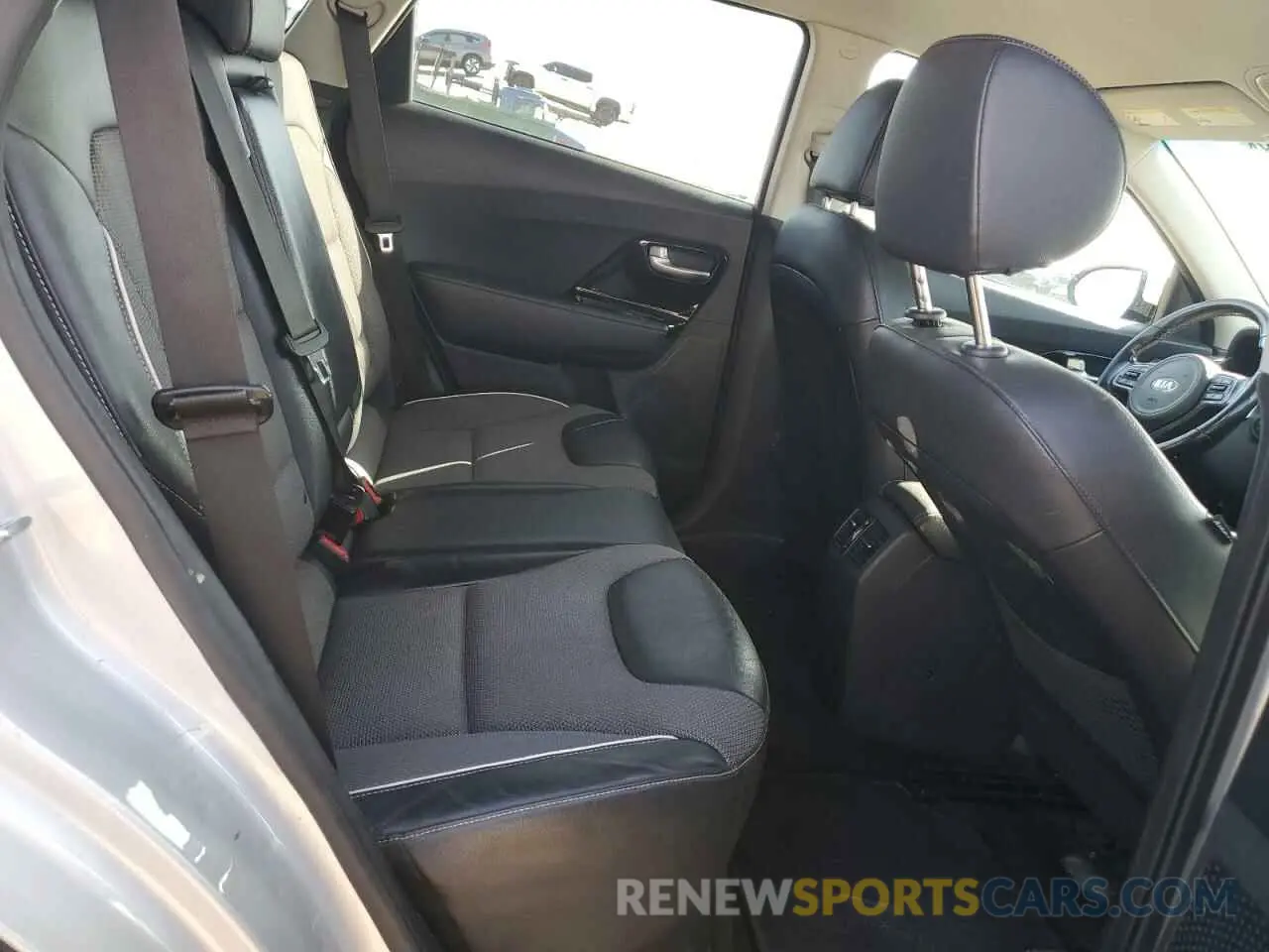 11 Photograph of a damaged car KNDCC3LG0K5024139 KIA NIRO 2019