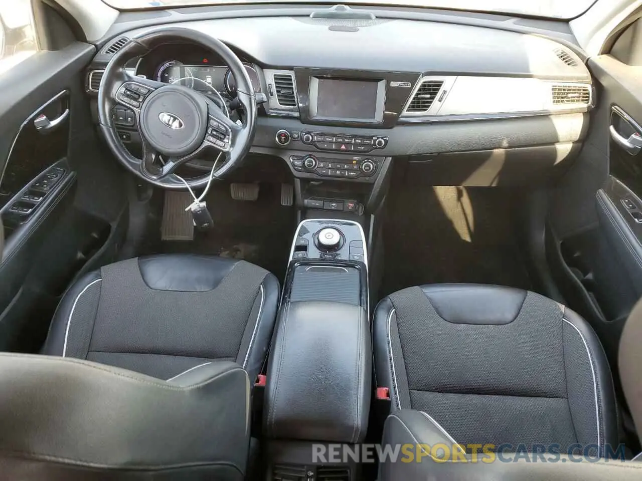 8 Photograph of a damaged car KNDCC3LG3K5024135 KIA NIRO 2019