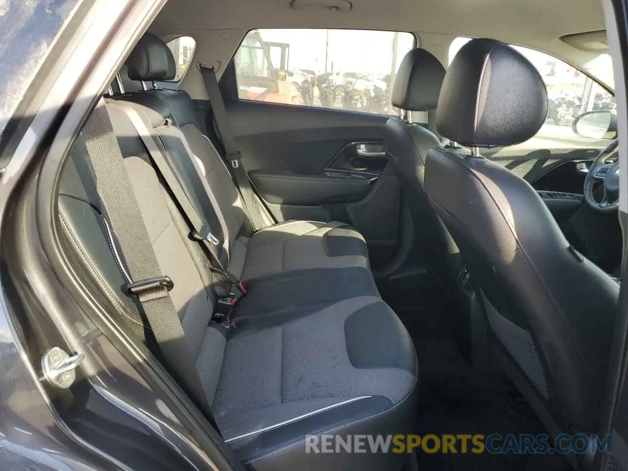 11 Photograph of a damaged car KNDCC3LG6K5009922 KIA NIRO 2019