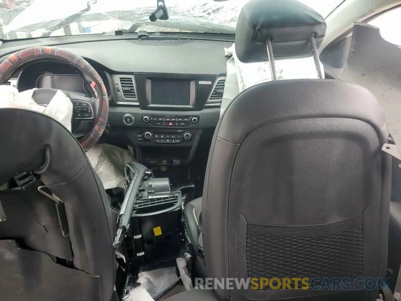 8 Photograph of a damaged car KNDCC3LG6K5026042 KIA NIRO 2019