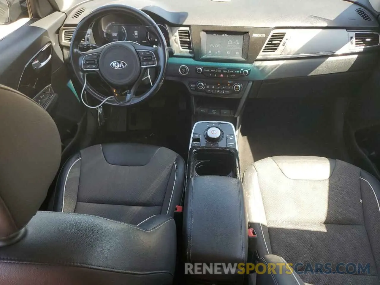 8 Photograph of a damaged car KNDCC3LG8K5024406 KIA NIRO 2019