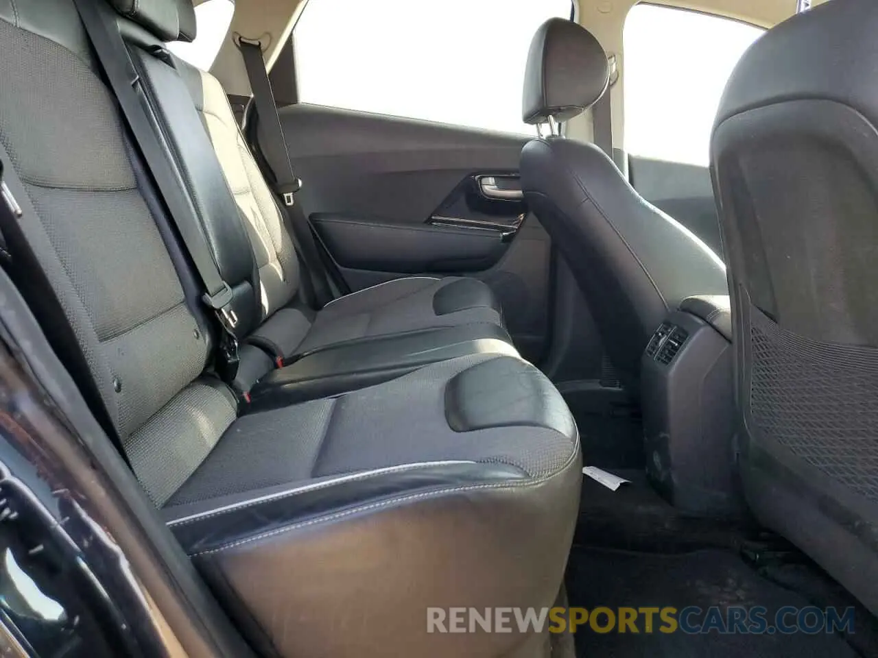 11 Photograph of a damaged car KNDCC3LG9K5024415 KIA NIRO 2019