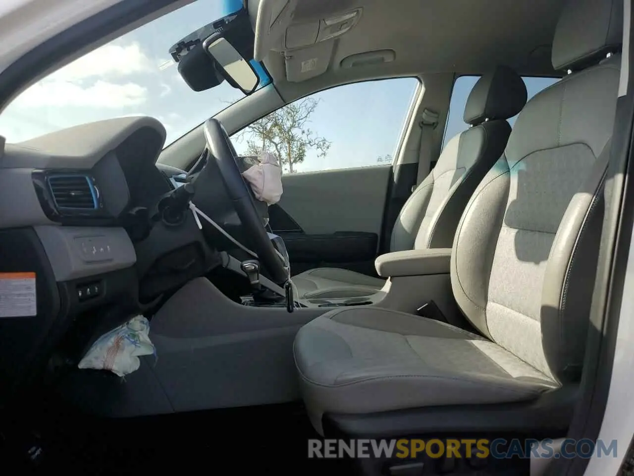 7 Photograph of a damaged car KNDCD3LD2K5258012 KIA NIRO 2019