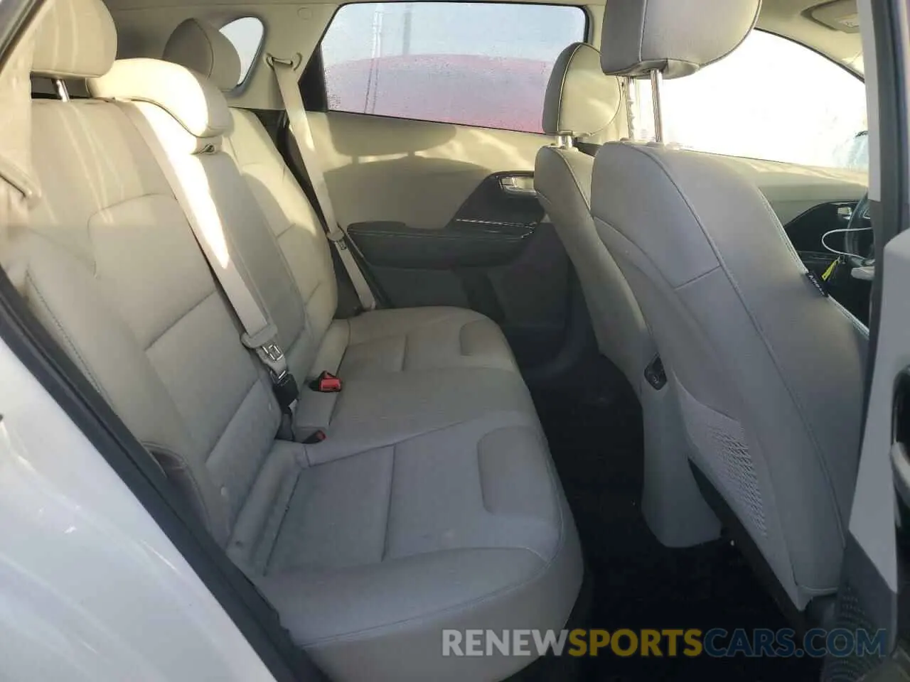 10 Photograph of a damaged car KNDCD3LD6K5331852 KIA NIRO 2019