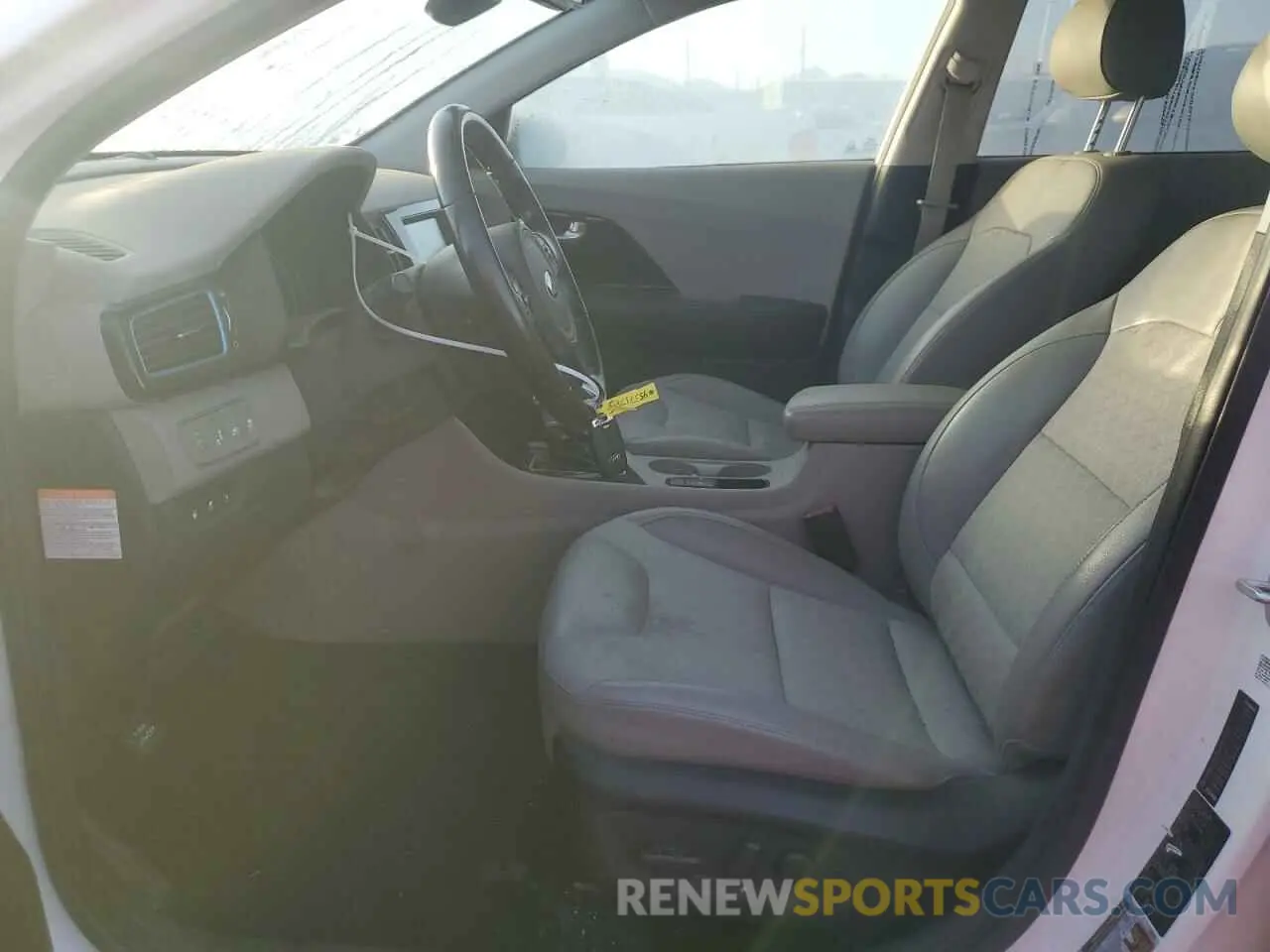 7 Photograph of a damaged car KNDCD3LD6K5331852 KIA NIRO 2019