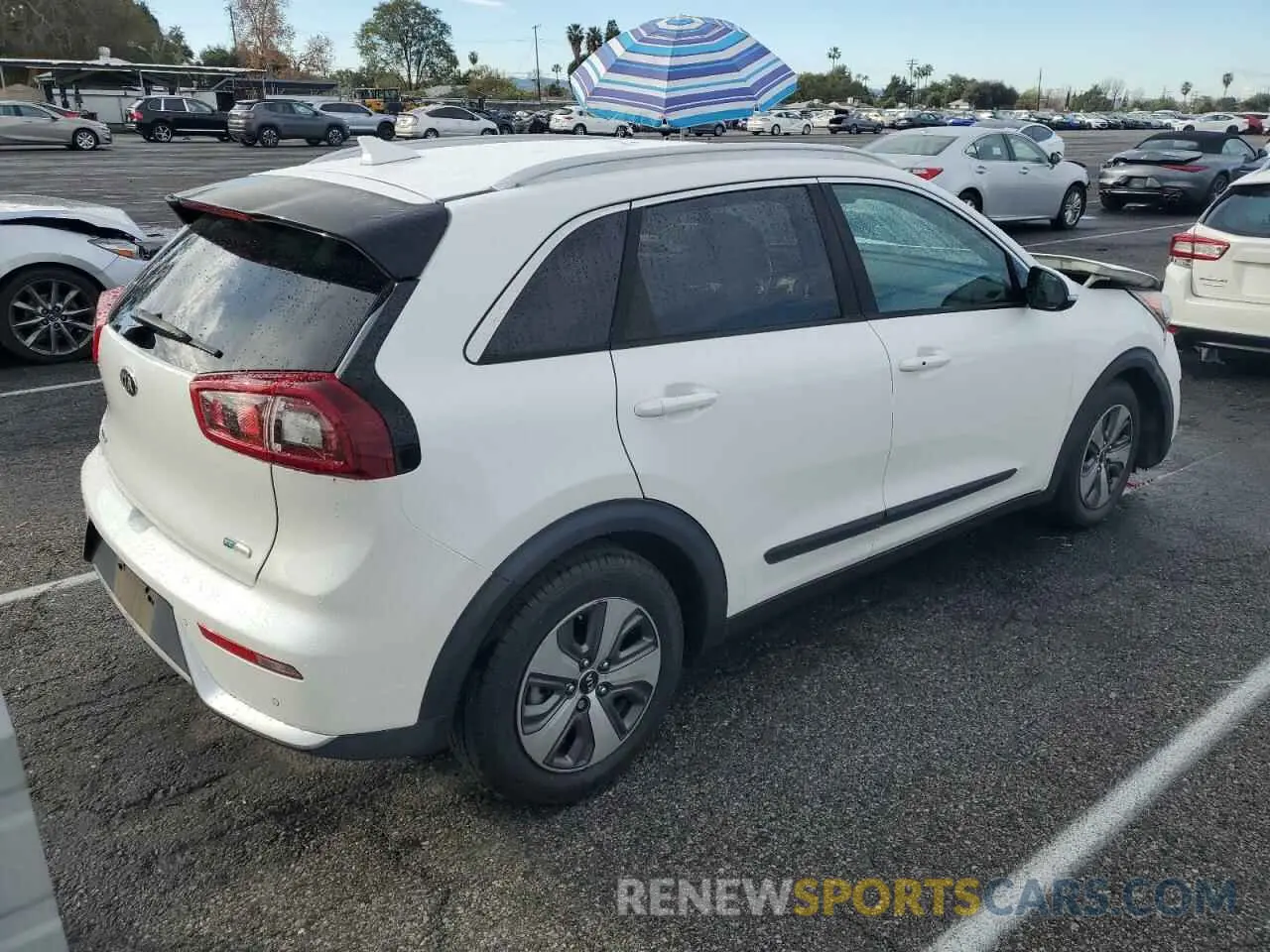3 Photograph of a damaged car KNDCE3LC2K5323834 KIA NIRO 2019