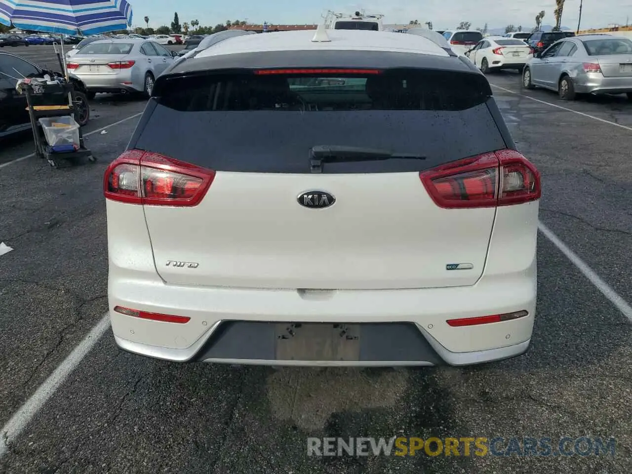 6 Photograph of a damaged car KNDCE3LC2K5323834 KIA NIRO 2019