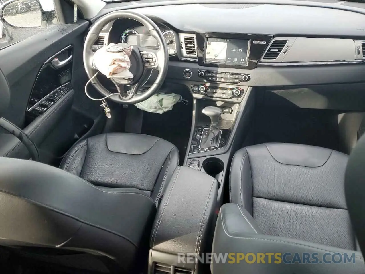 8 Photograph of a damaged car KNDCE3LC2K5323834 KIA NIRO 2019