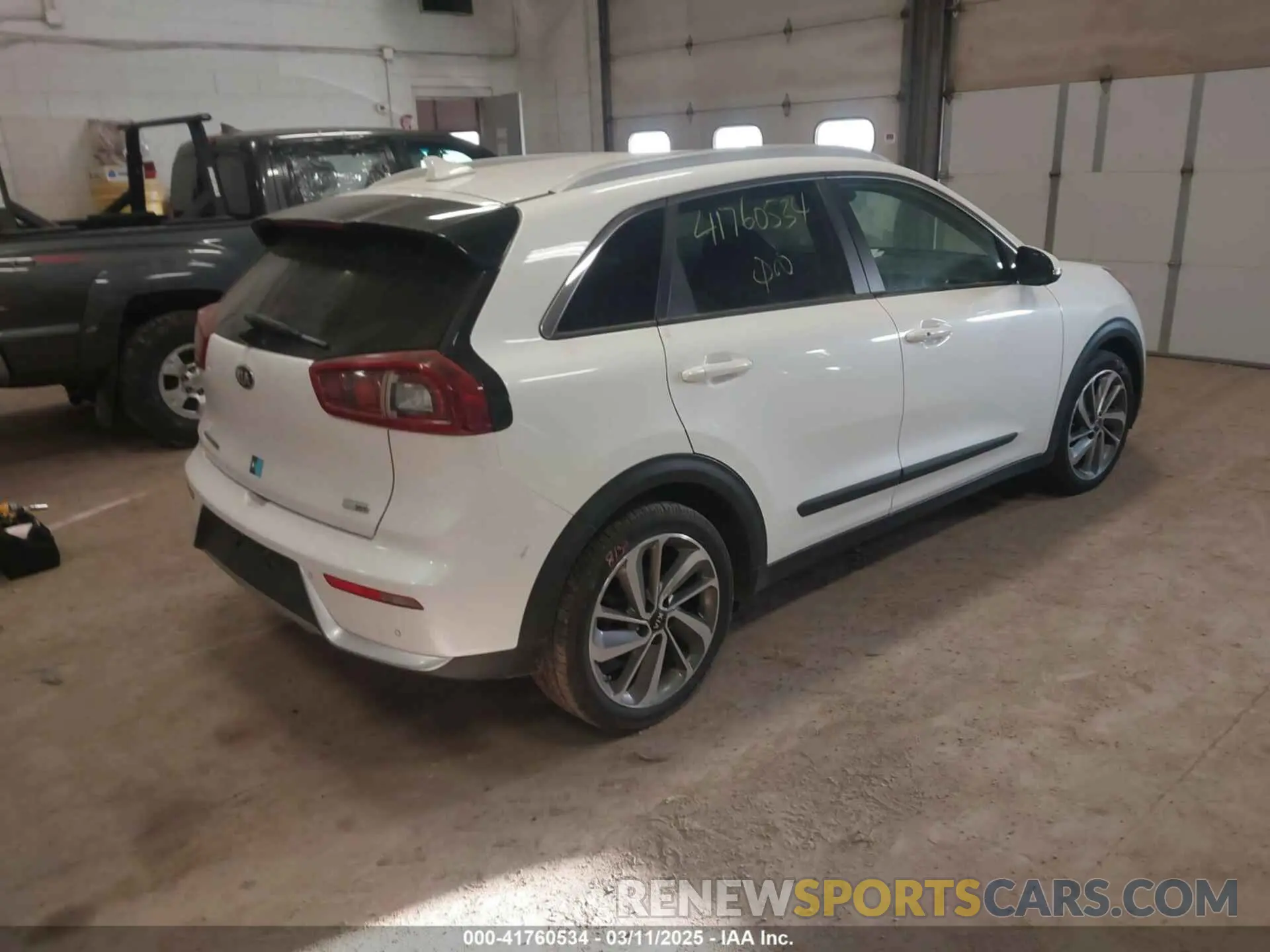 4 Photograph of a damaged car KNDCE3LC3K5216257 KIA NIRO 2019