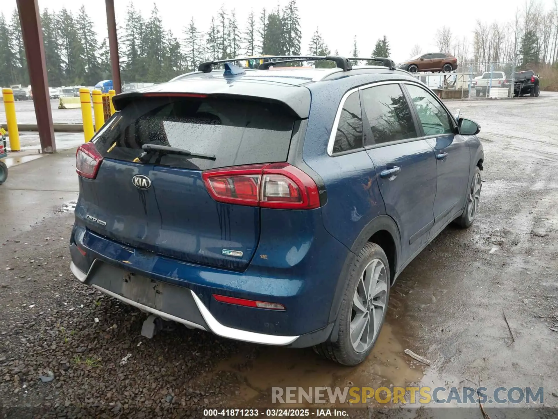 4 Photograph of a damaged car KNDCE3LC7K5351502 KIA NIRO 2019