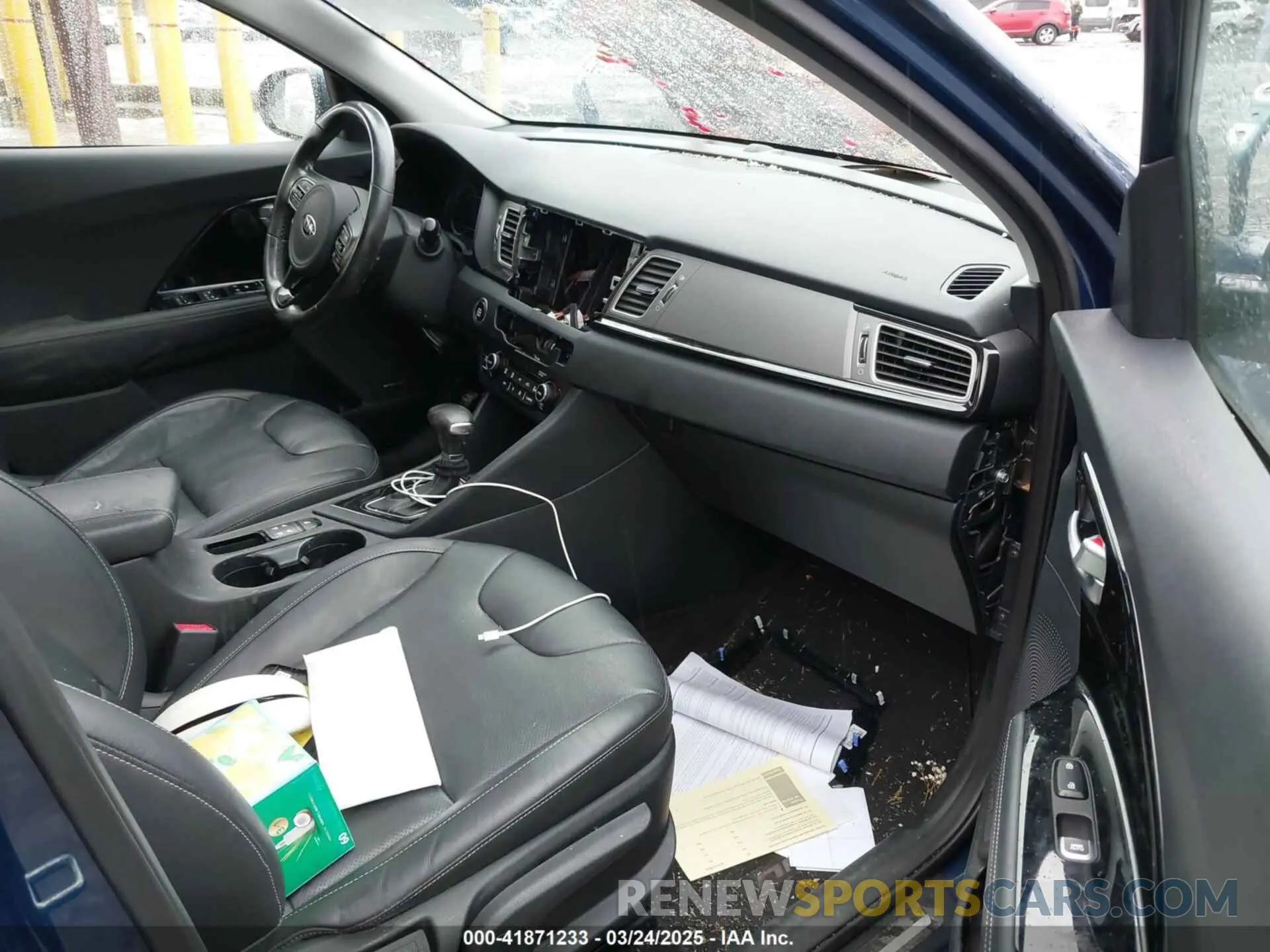 5 Photograph of a damaged car KNDCE3LC7K5351502 KIA NIRO 2019