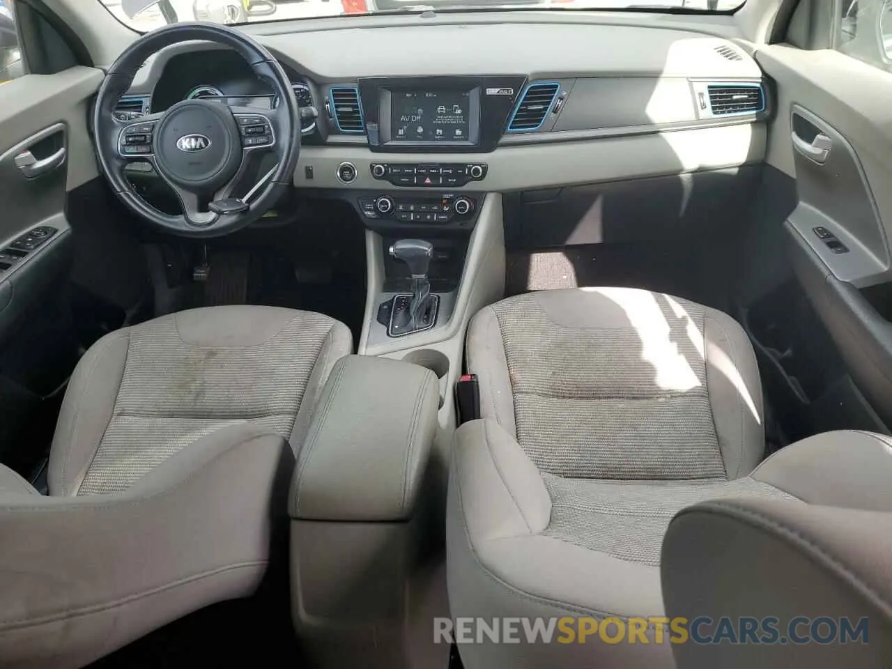 8 Photograph of a damaged car KNDCM3LD6K5316011 KIA NIRO 2019