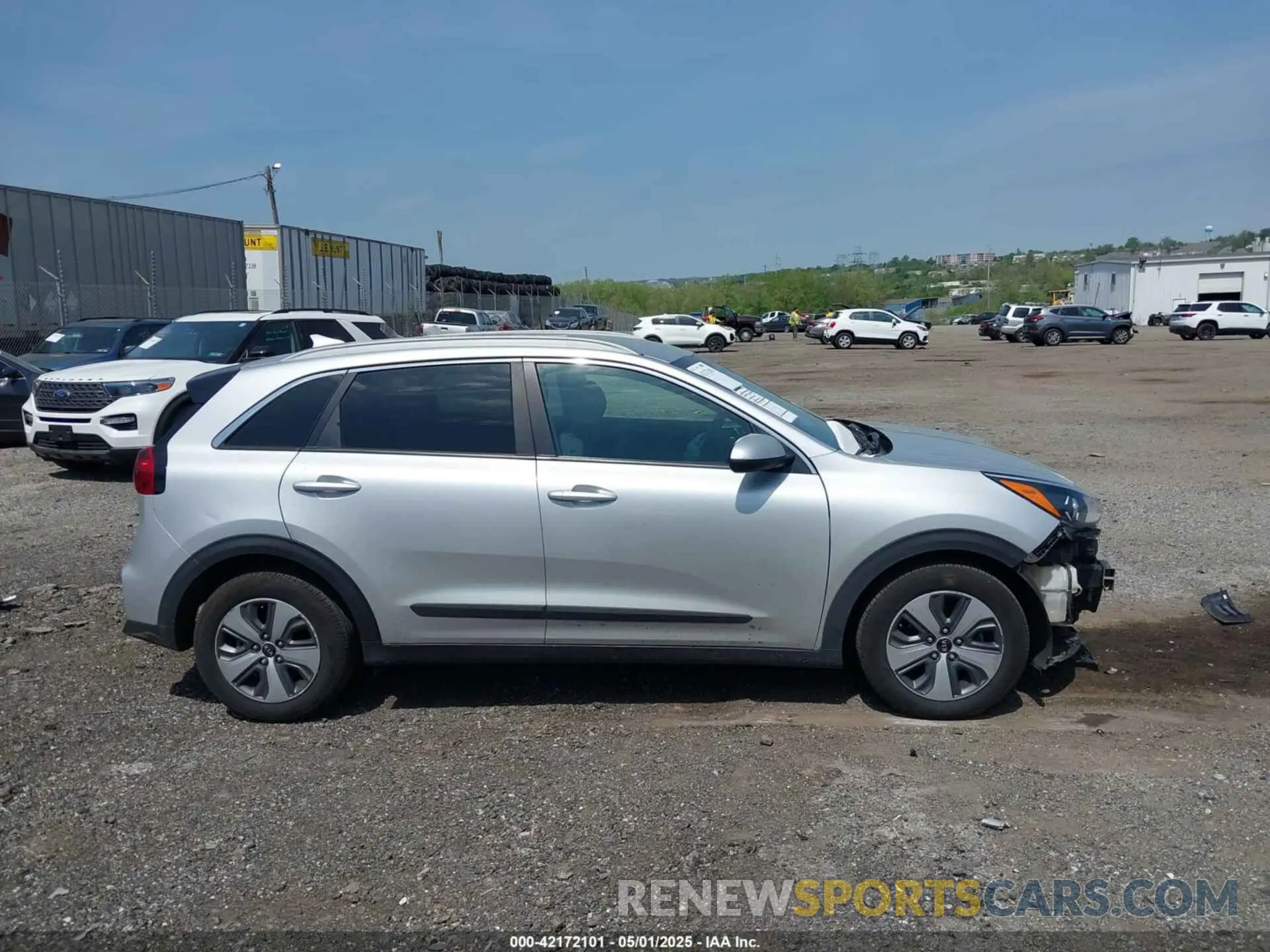 13 Photograph of a damaged car KNDCB3LC0L5360696 KIA NIRO 2020