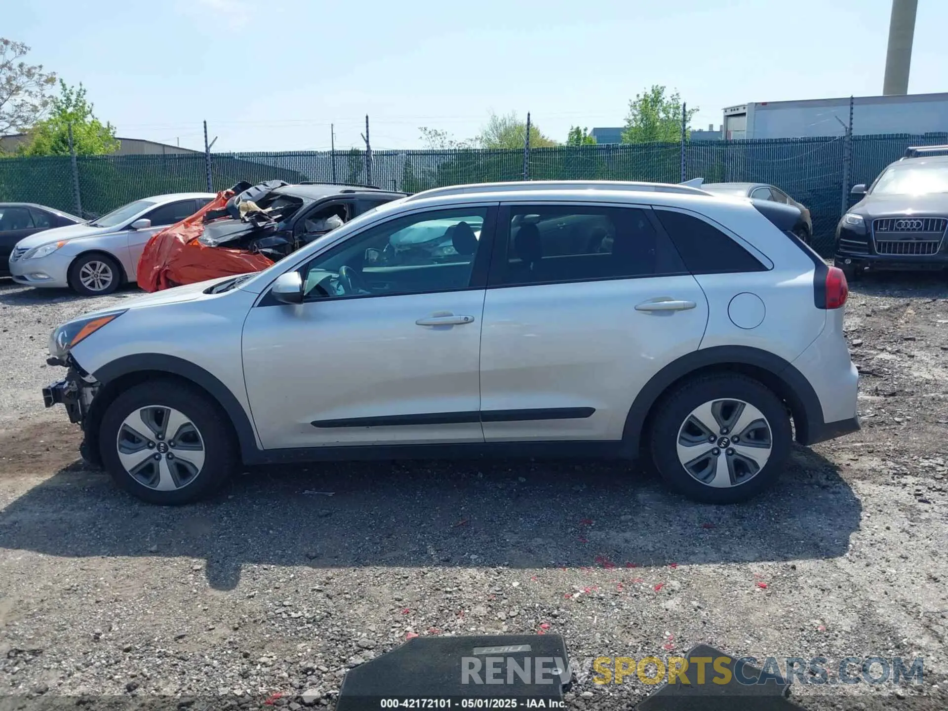 14 Photograph of a damaged car KNDCB3LC0L5360696 KIA NIRO 2020