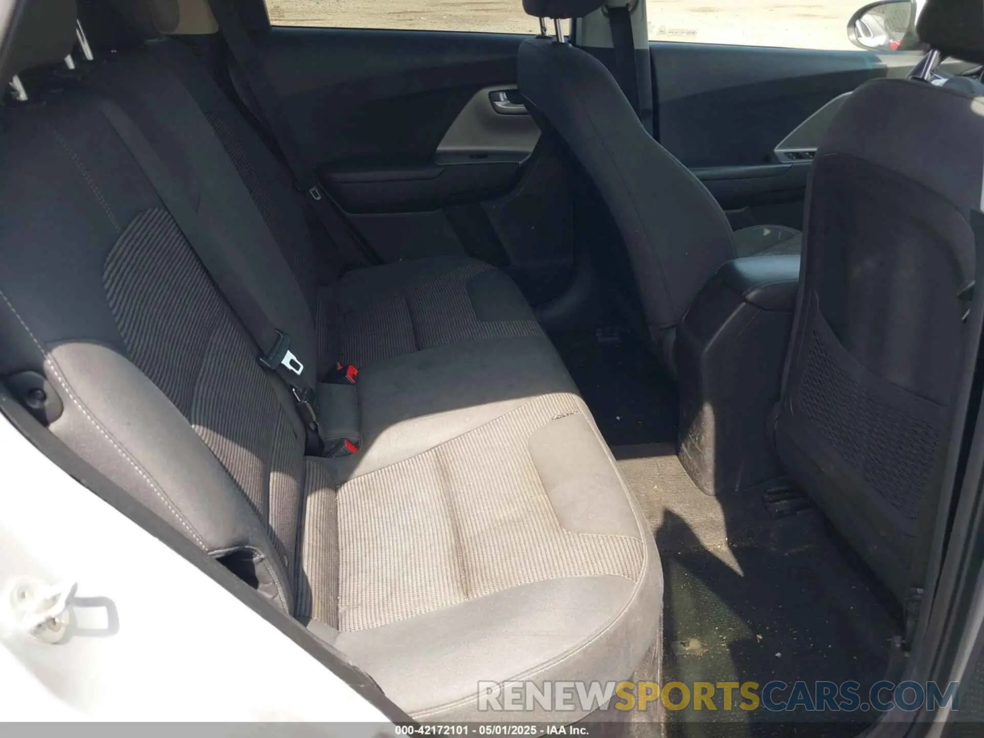 8 Photograph of a damaged car KNDCB3LC0L5360696 KIA NIRO 2020
