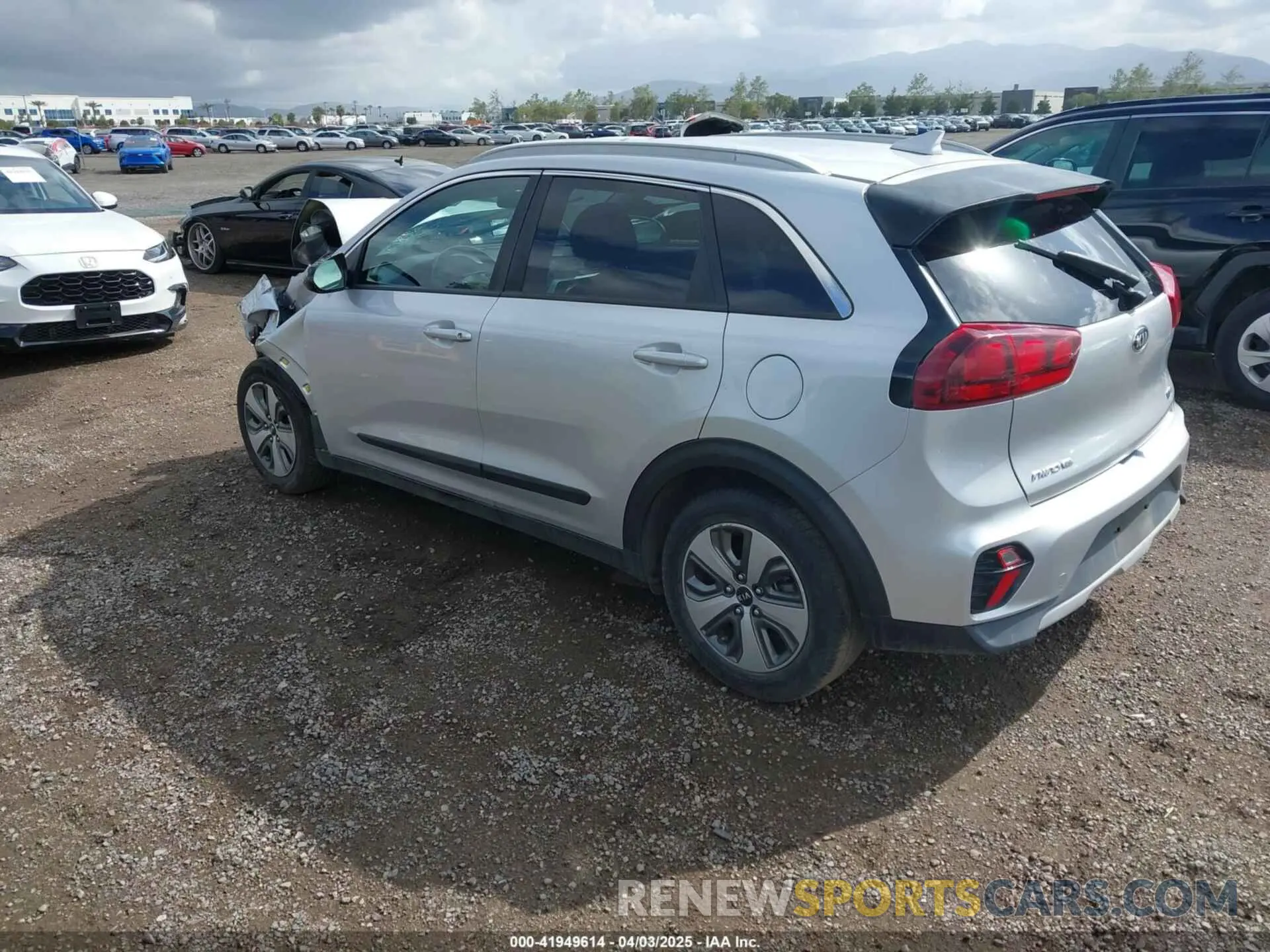 3 Photograph of a damaged car KNDCB3LC0L5371441 KIA NIRO 2020