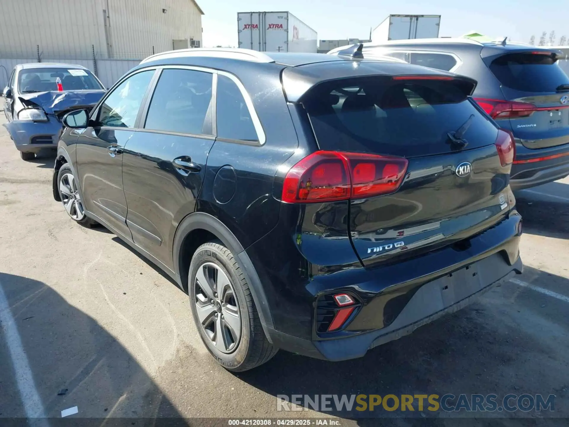 3 Photograph of a damaged car KNDCB3LC2L5375460 KIA NIRO 2020