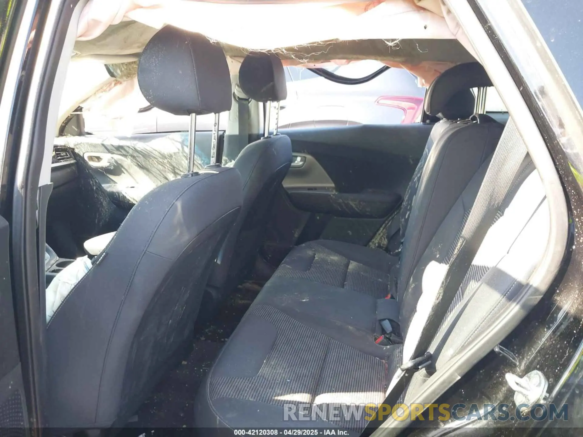 8 Photograph of a damaged car KNDCB3LC2L5375460 KIA NIRO 2020