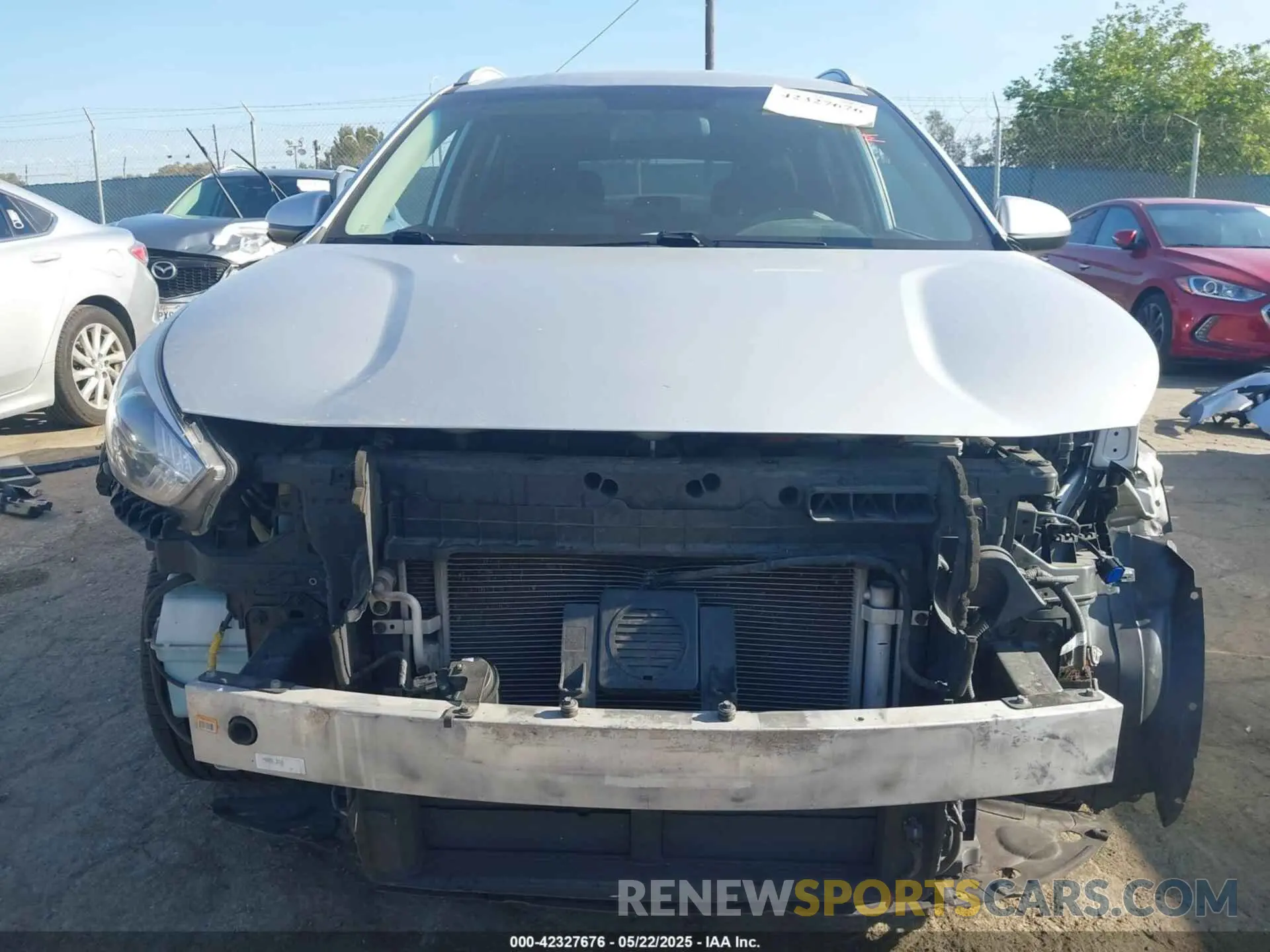 13 Photograph of a damaged car KNDCB3LC2L5396101 KIA NIRO 2020