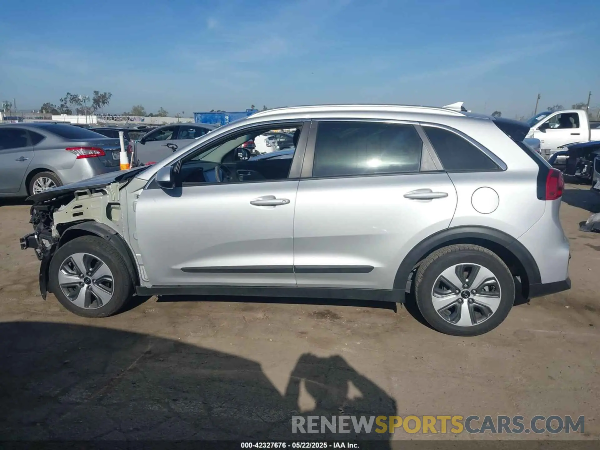 15 Photograph of a damaged car KNDCB3LC2L5396101 KIA NIRO 2020