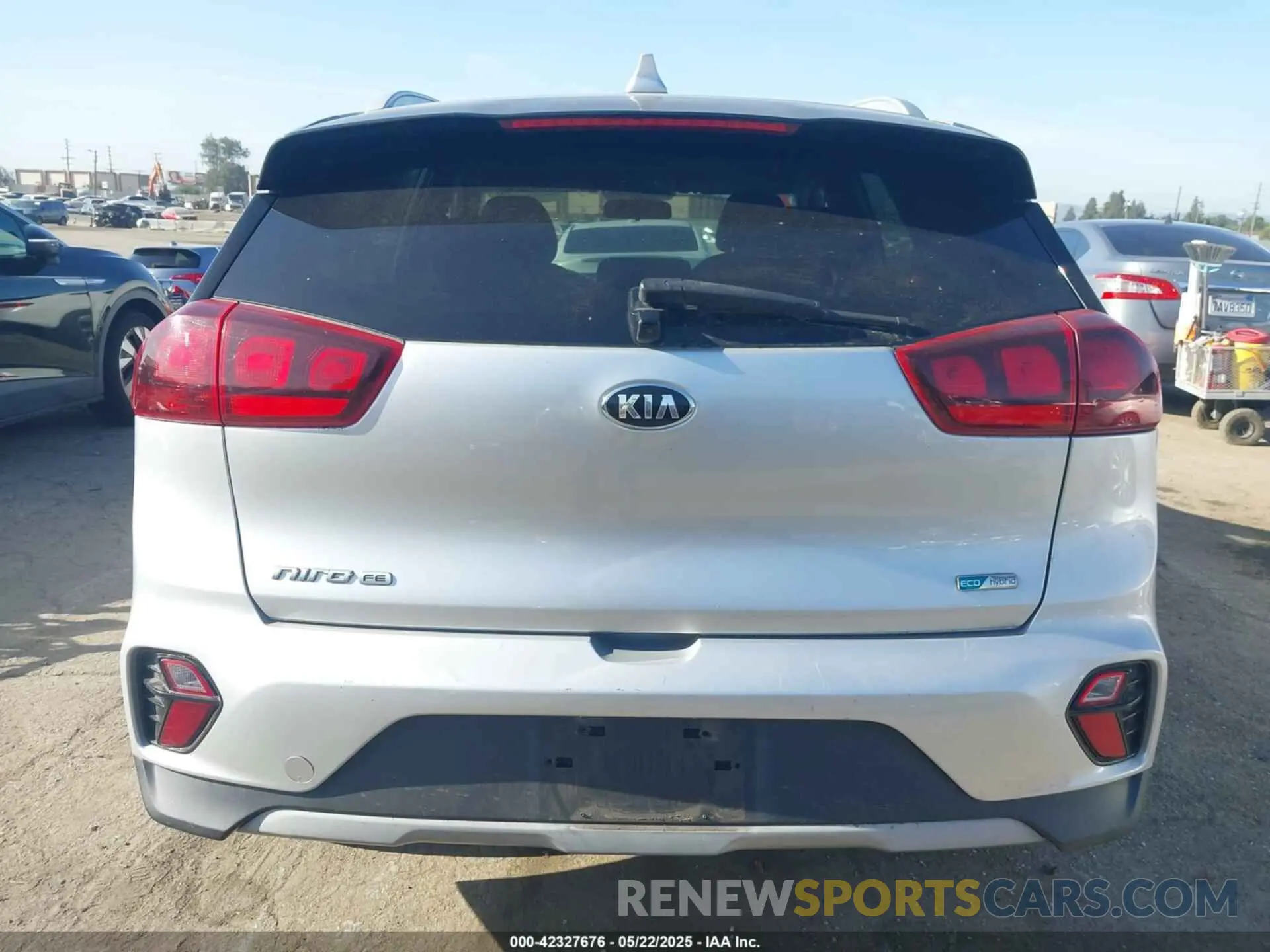 17 Photograph of a damaged car KNDCB3LC2L5396101 KIA NIRO 2020