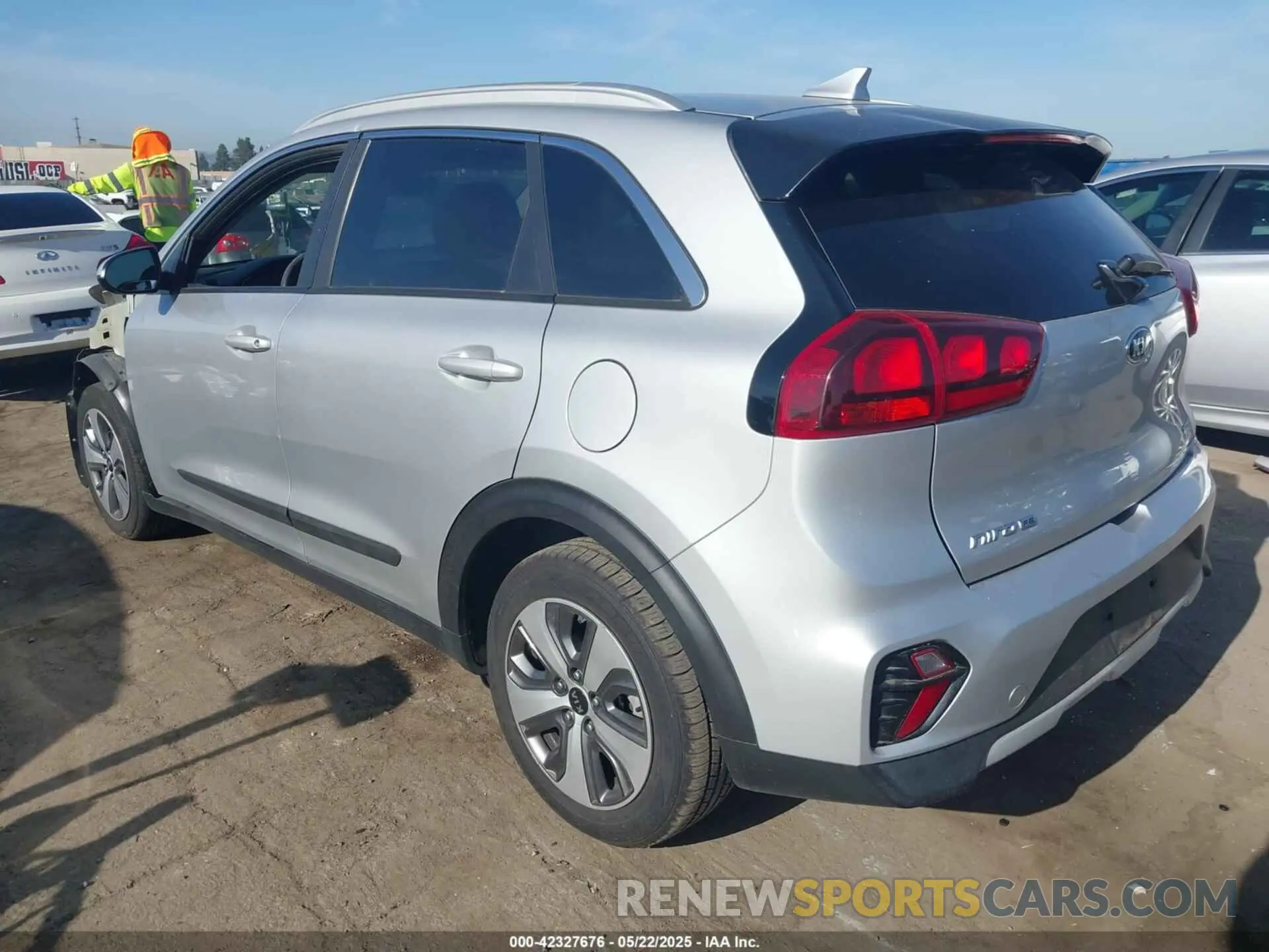 3 Photograph of a damaged car KNDCB3LC2L5396101 KIA NIRO 2020