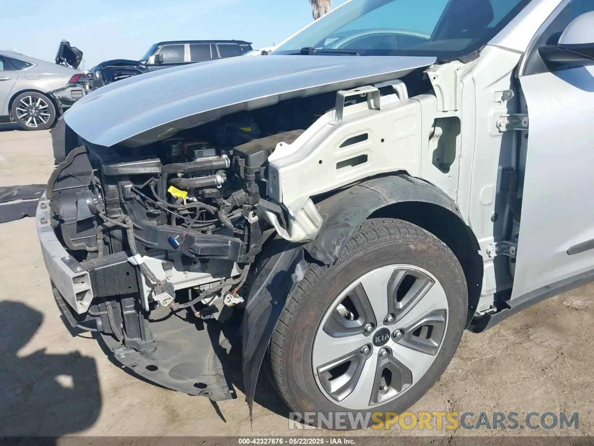 6 Photograph of a damaged car KNDCB3LC2L5396101 KIA NIRO 2020